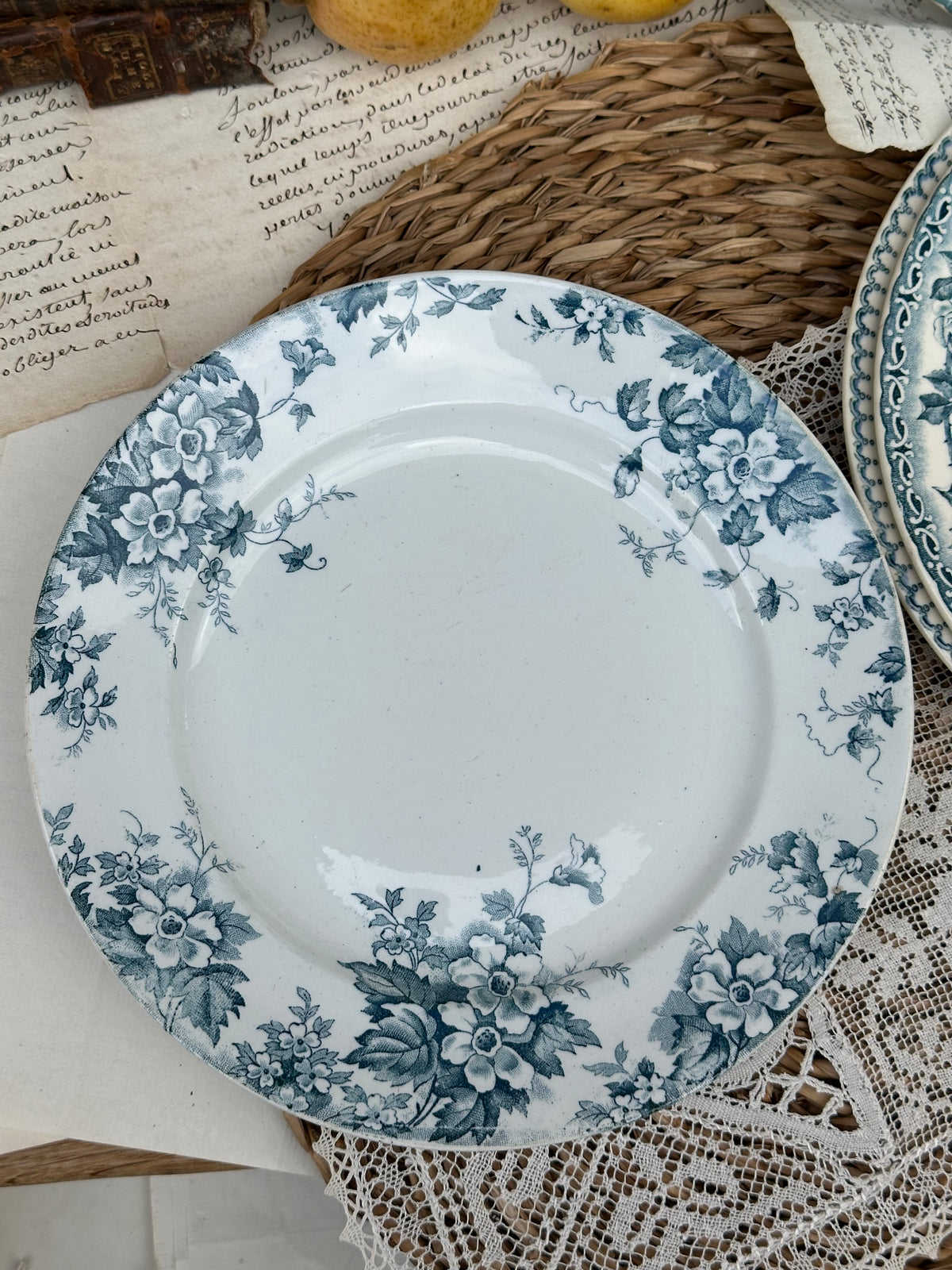 D. Suite de 6 assiettes à dessert dépareillées