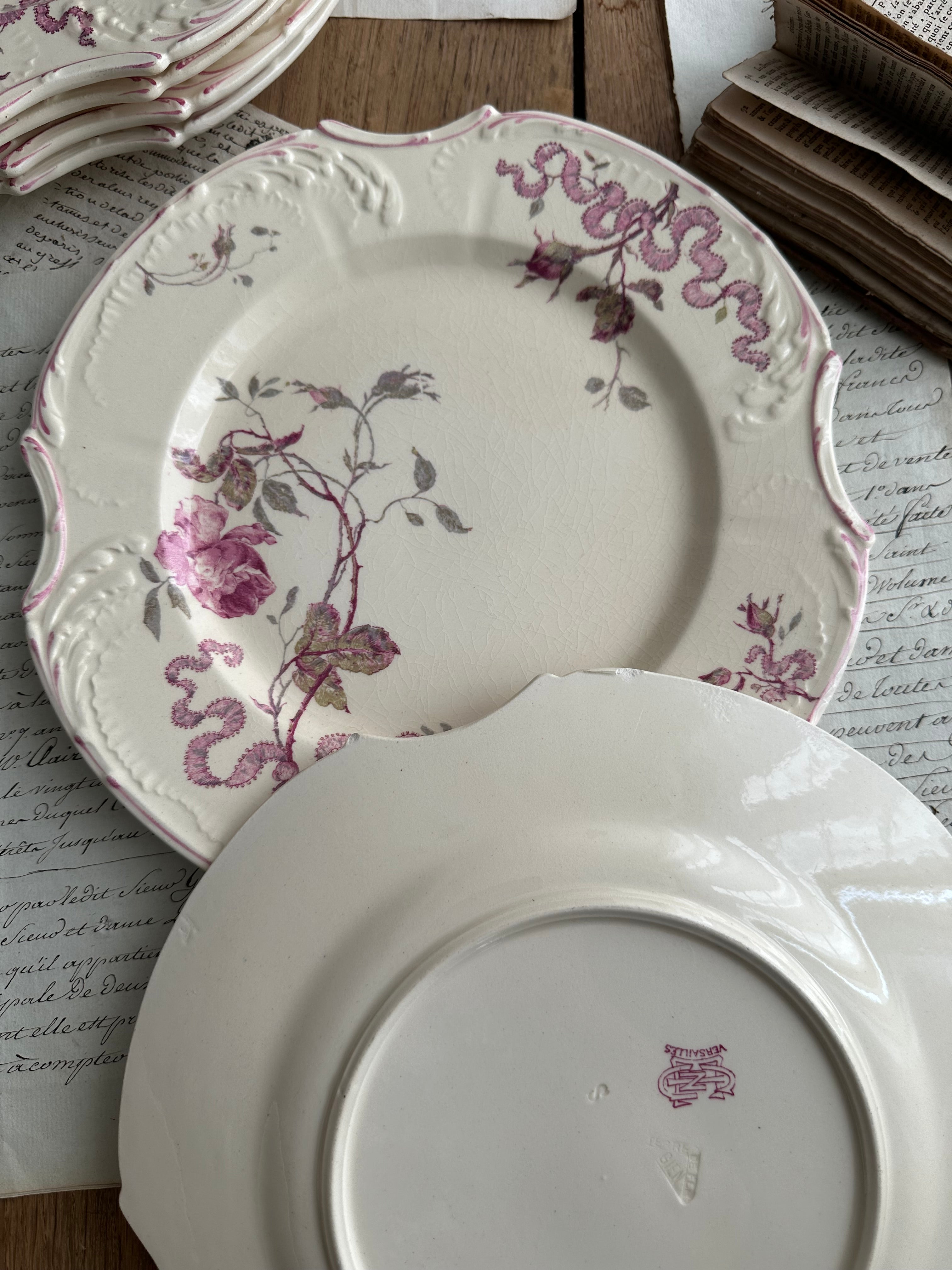 Gien polychrome flat plate, Versailles pattern