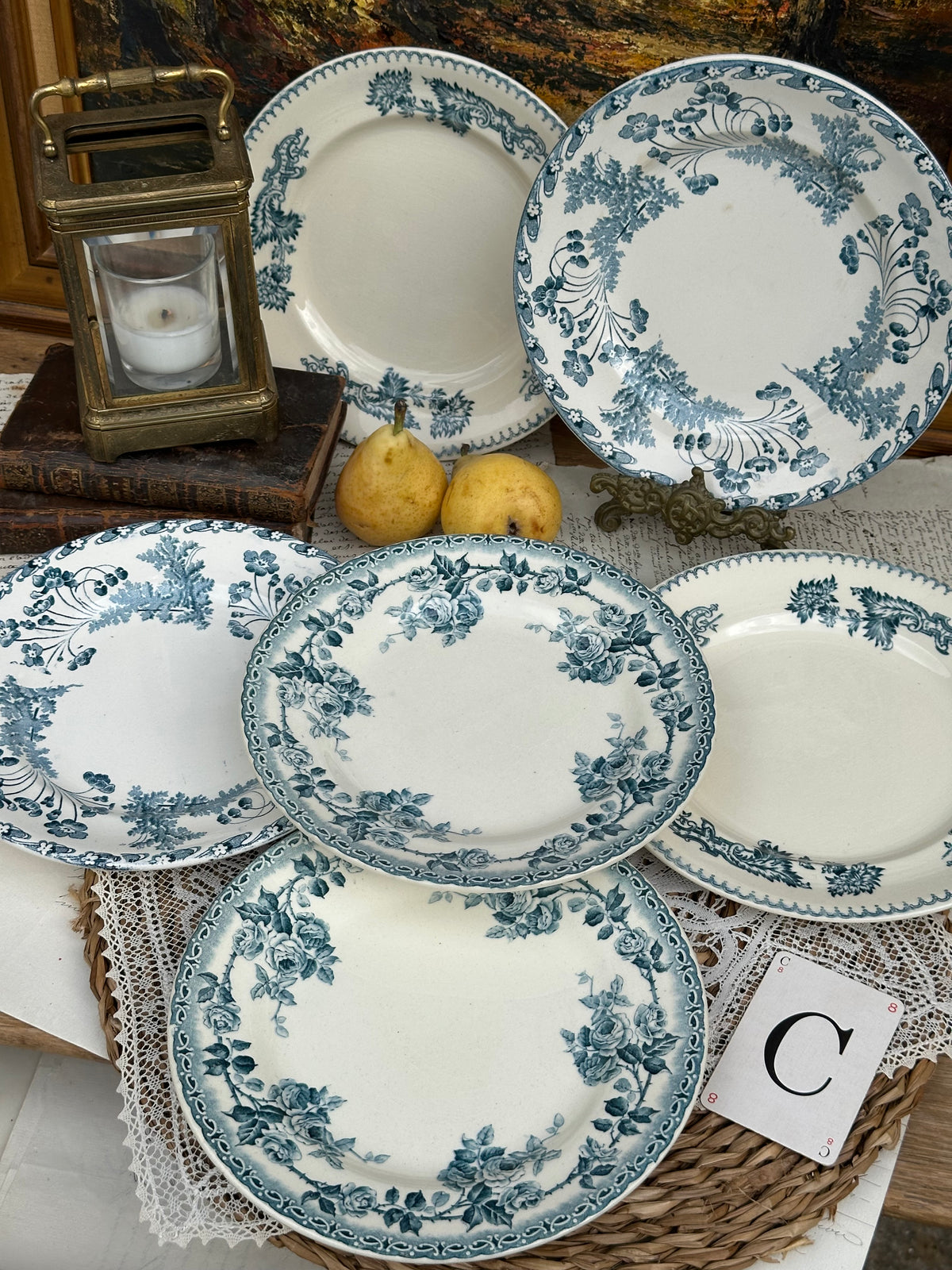 C. Suite de 6 assiettes à dessert dépareillées