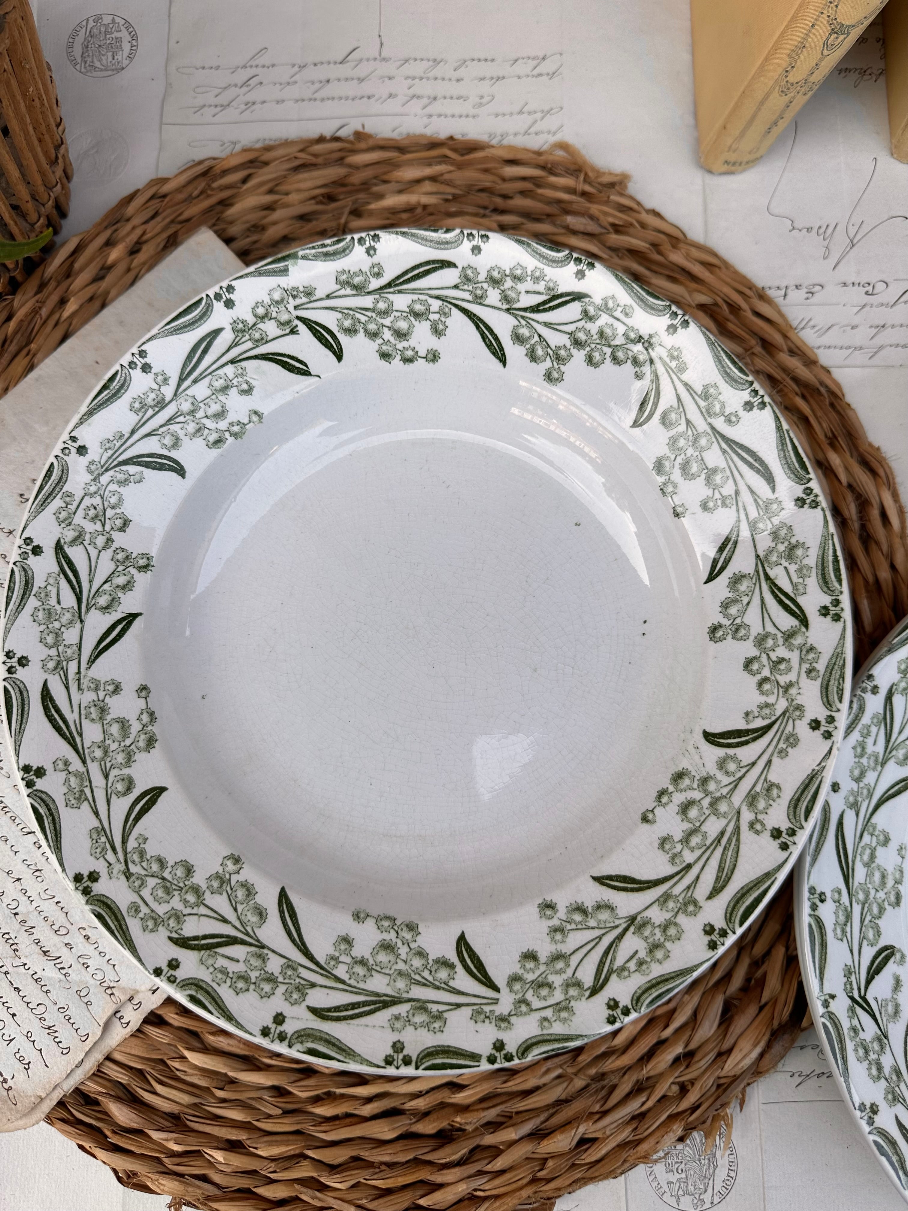 Série de 5 assiettes creuses St. Amand modèle Mimosa