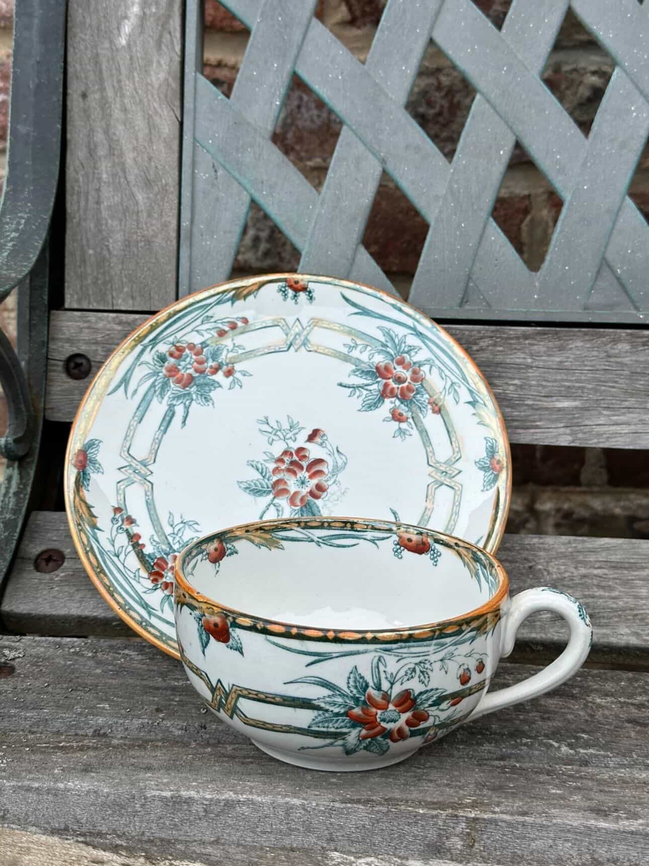 Set of 4 large ironstone Sarreguemines Cérès chocolate cups