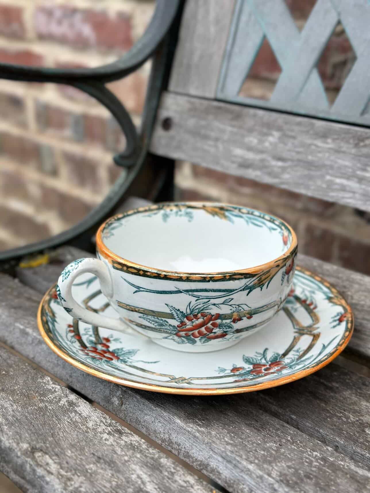 Set of 4 large ironstone Sarreguemines Cérès chocolate cups