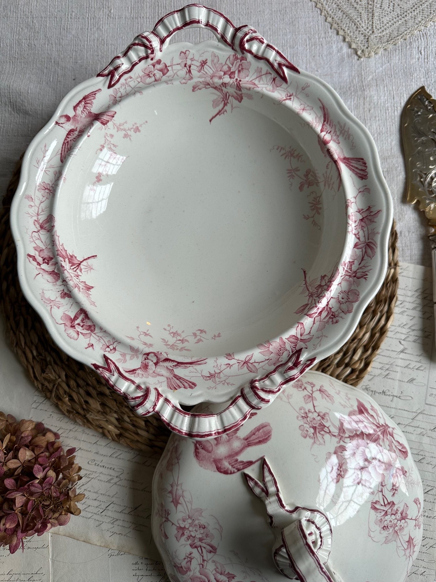 Exceptional vegetable dish with lid, manufactured by BWM & Co. Brown Westhead Moore, Indiana model - 1868