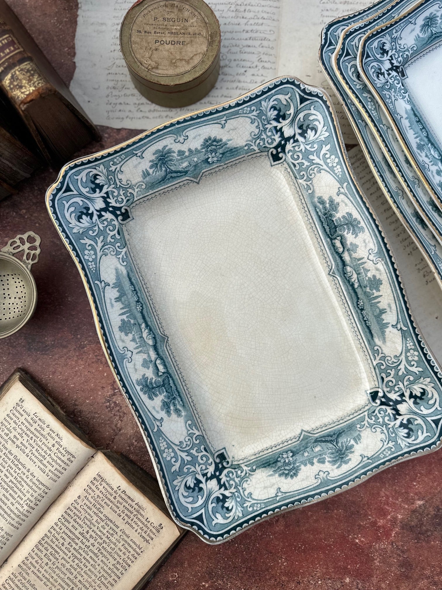 Plat rectangulaire F &amp; Sons Ltd  modèle VERONA - Angleterre vers 1908