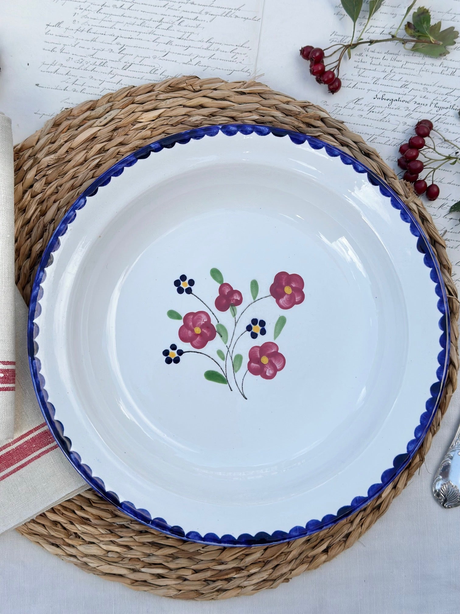 Plat rond creux Salins modèle Rosemonde