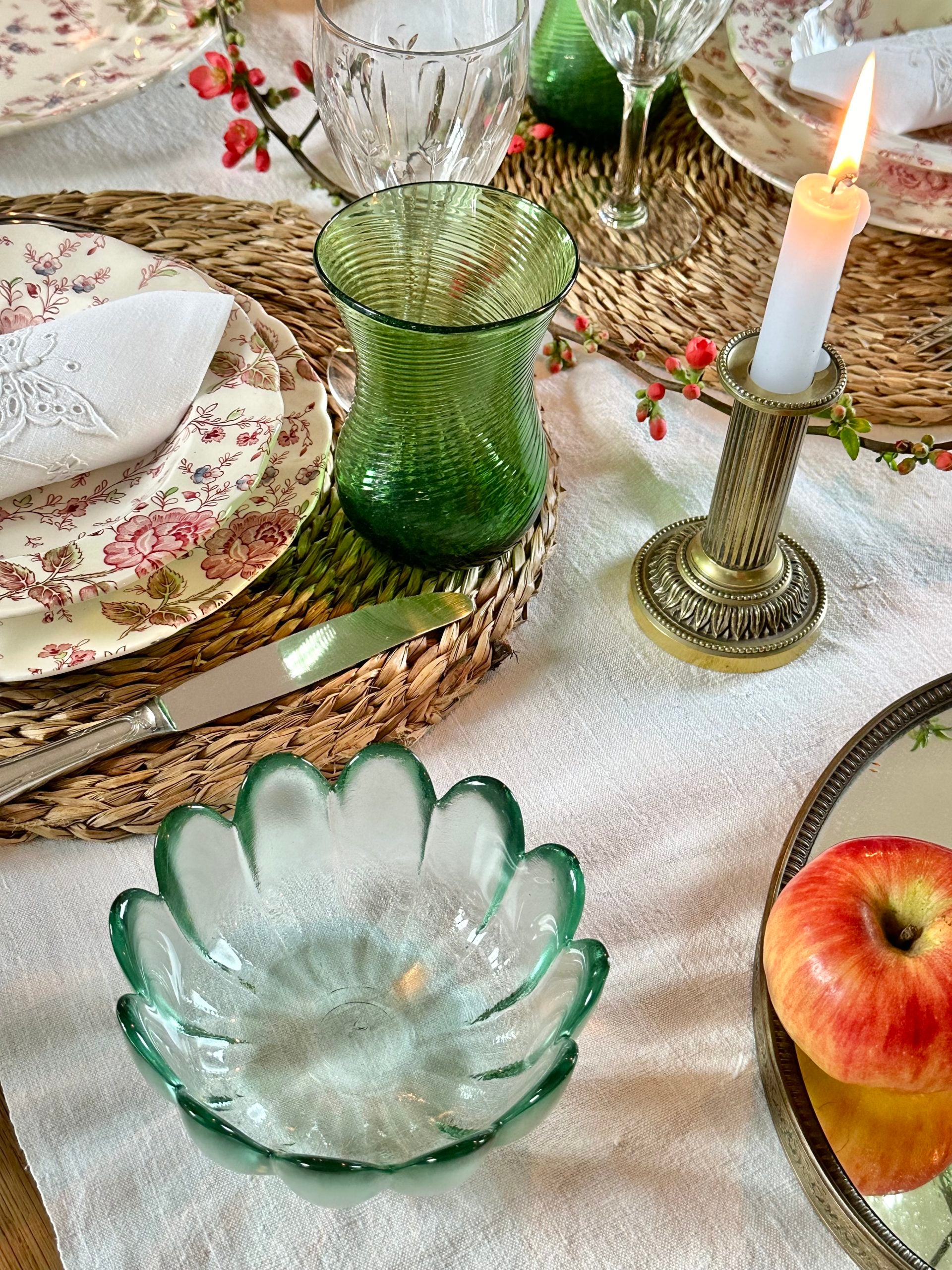 Jolie coupelle à pétales en verre