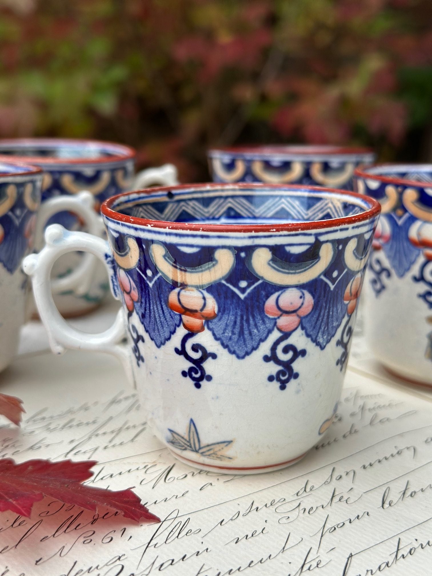 II. Tasse à café polychrome Sarreguemines