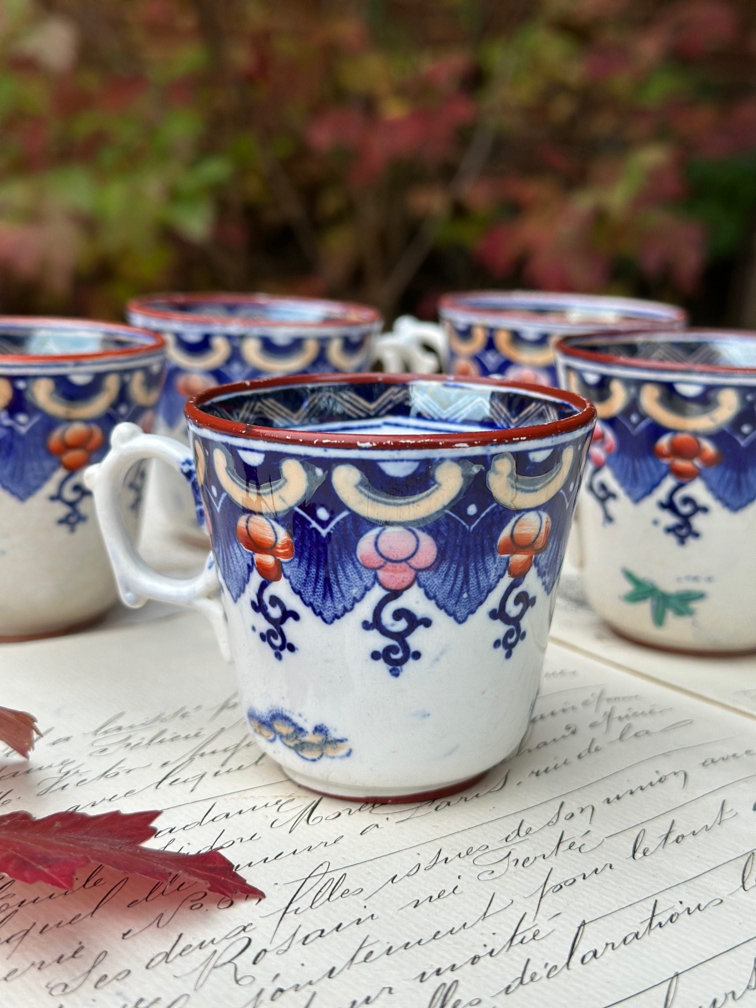 VI. Tasse à café polychrome Sarreguemines