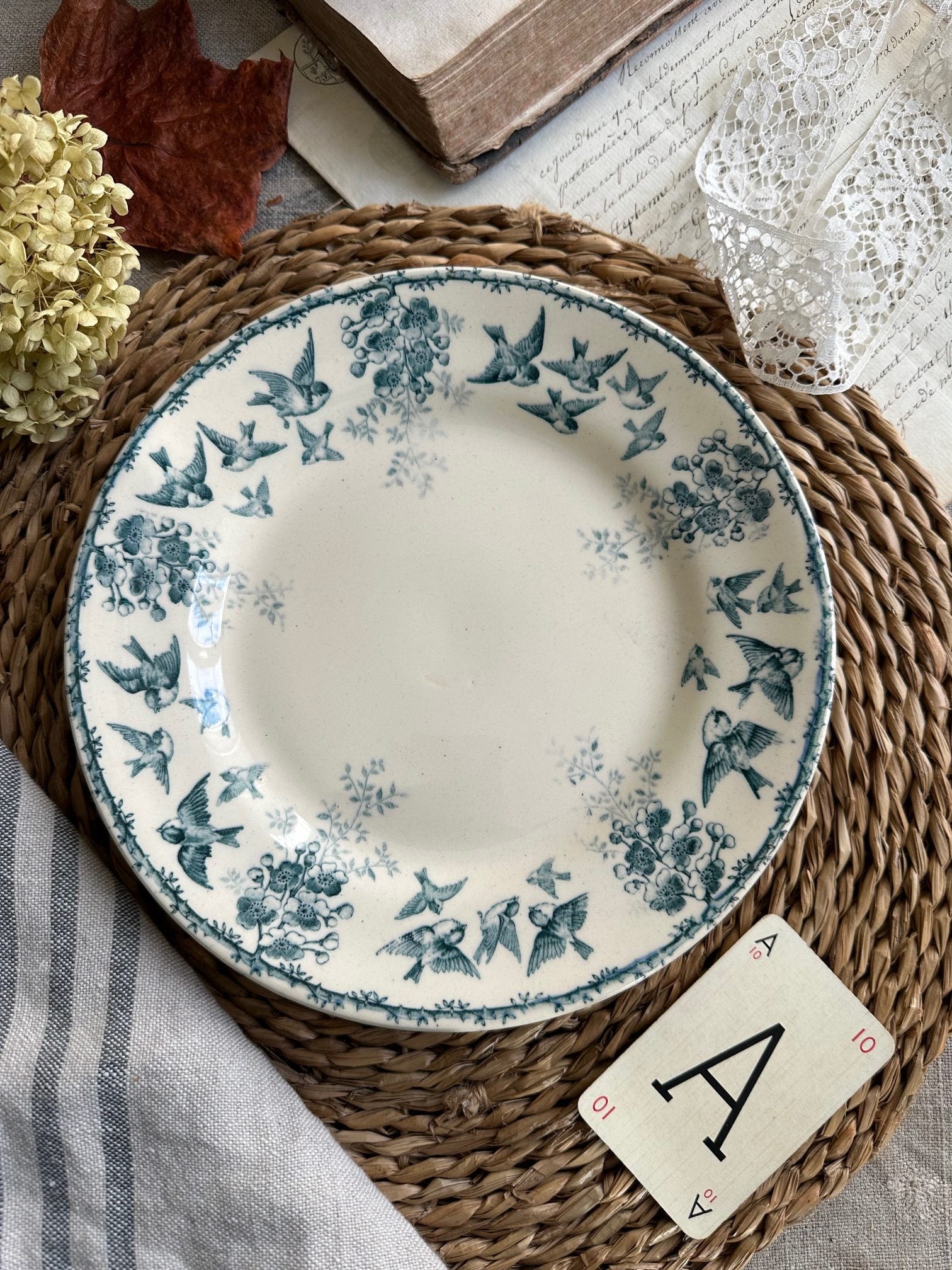 Assiette plate Choisy le Roi modèle Montigny
