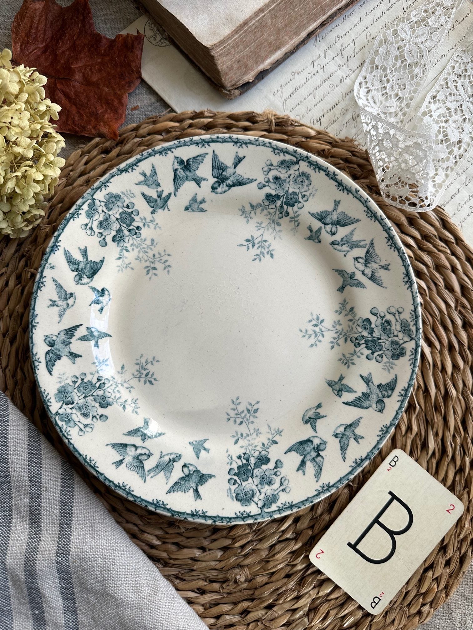 Assiette plate Choisy le Roi modèle Montigny