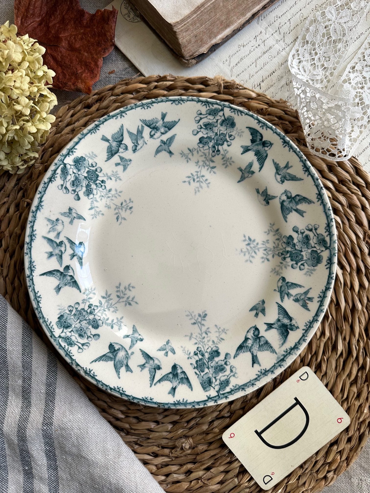 Assiette plate Choisy le Roi modèle Montigny
