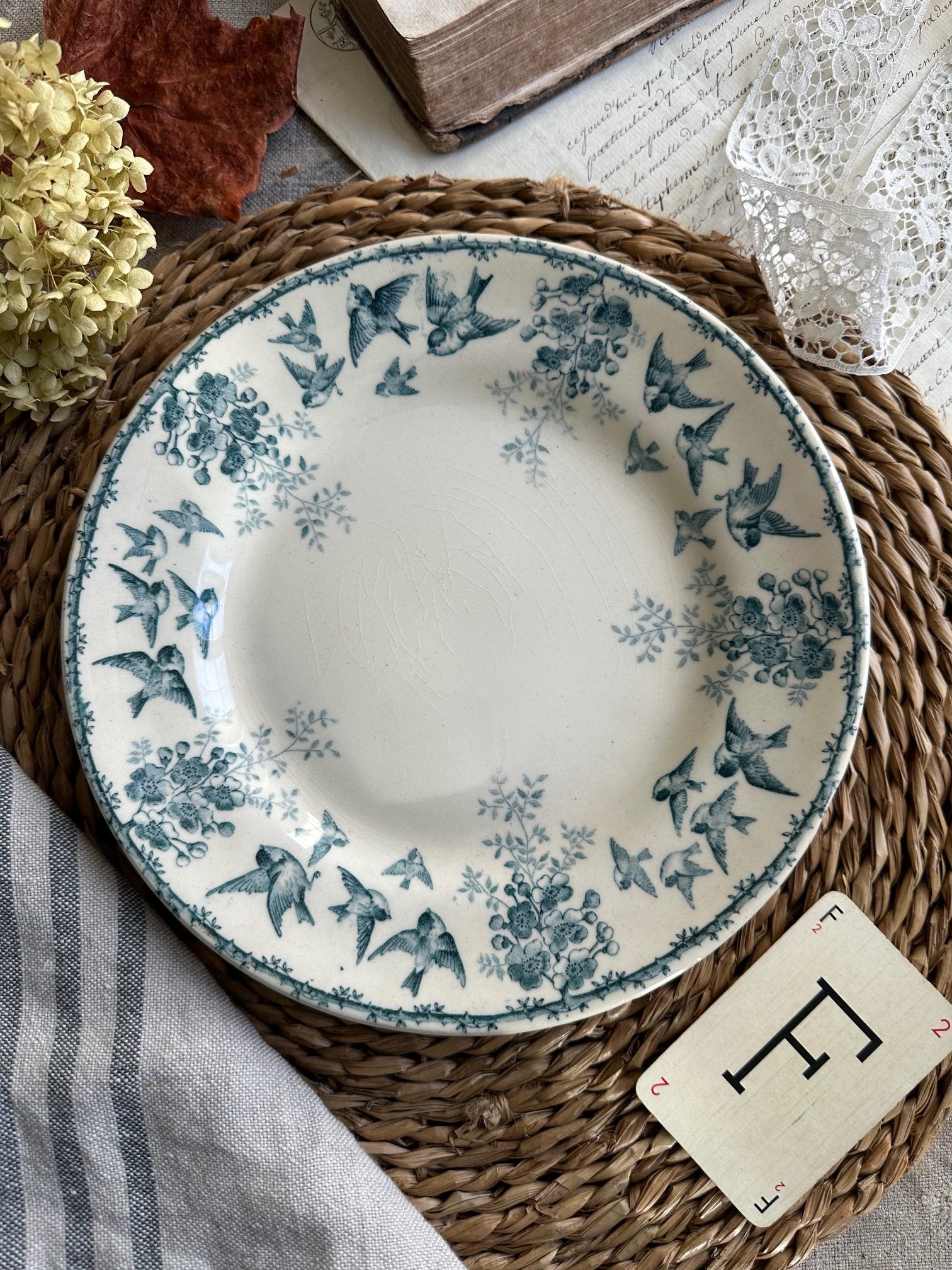 Assiette plate Choisy le Roi modèle Montigny