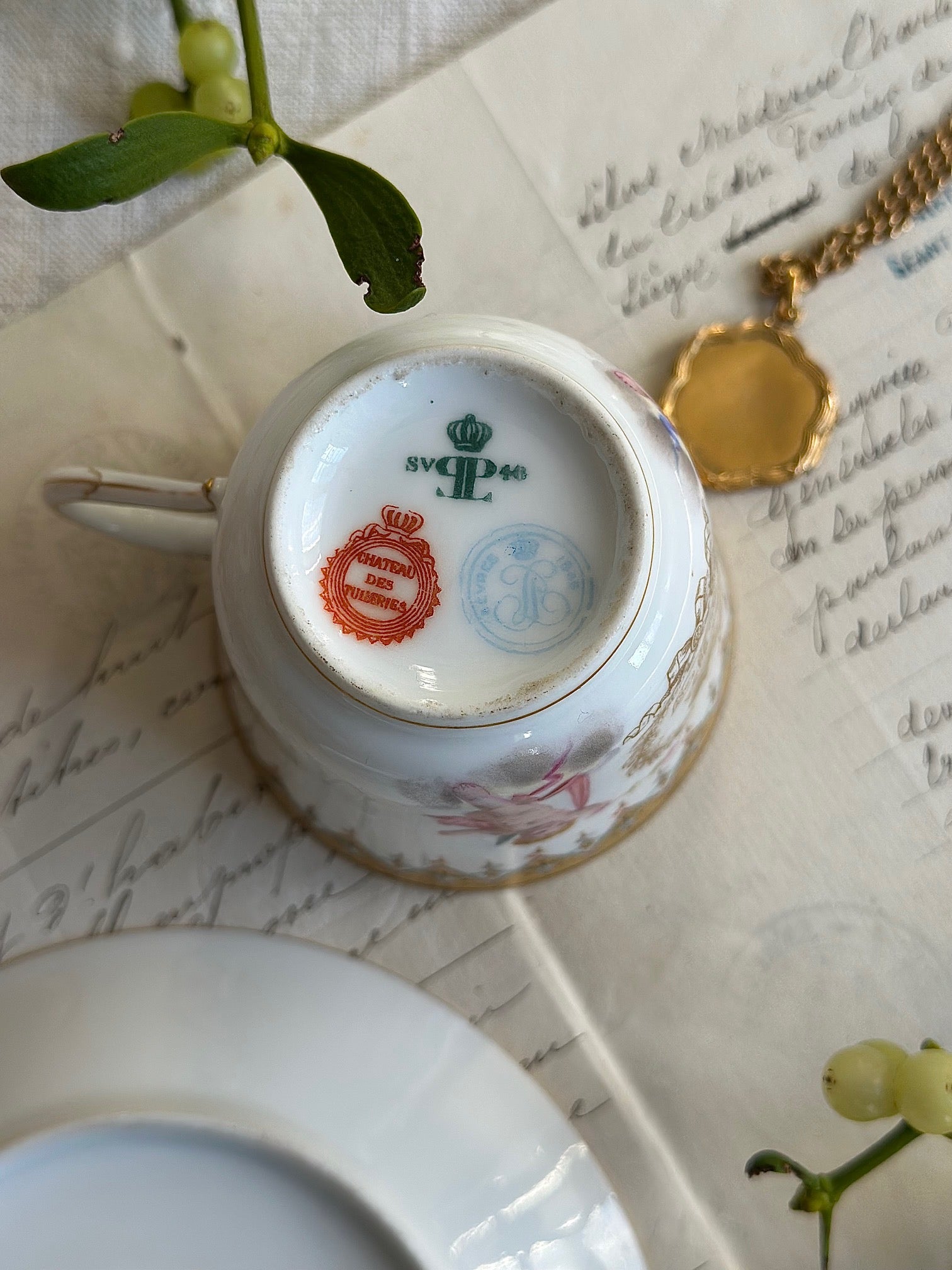 Tasse à café et sa soucoupe en porcelaine, Manufacture royale de Sèvres, 1846, Service des Princes du roi Louis-Philippe aux châteaux des Tuileries