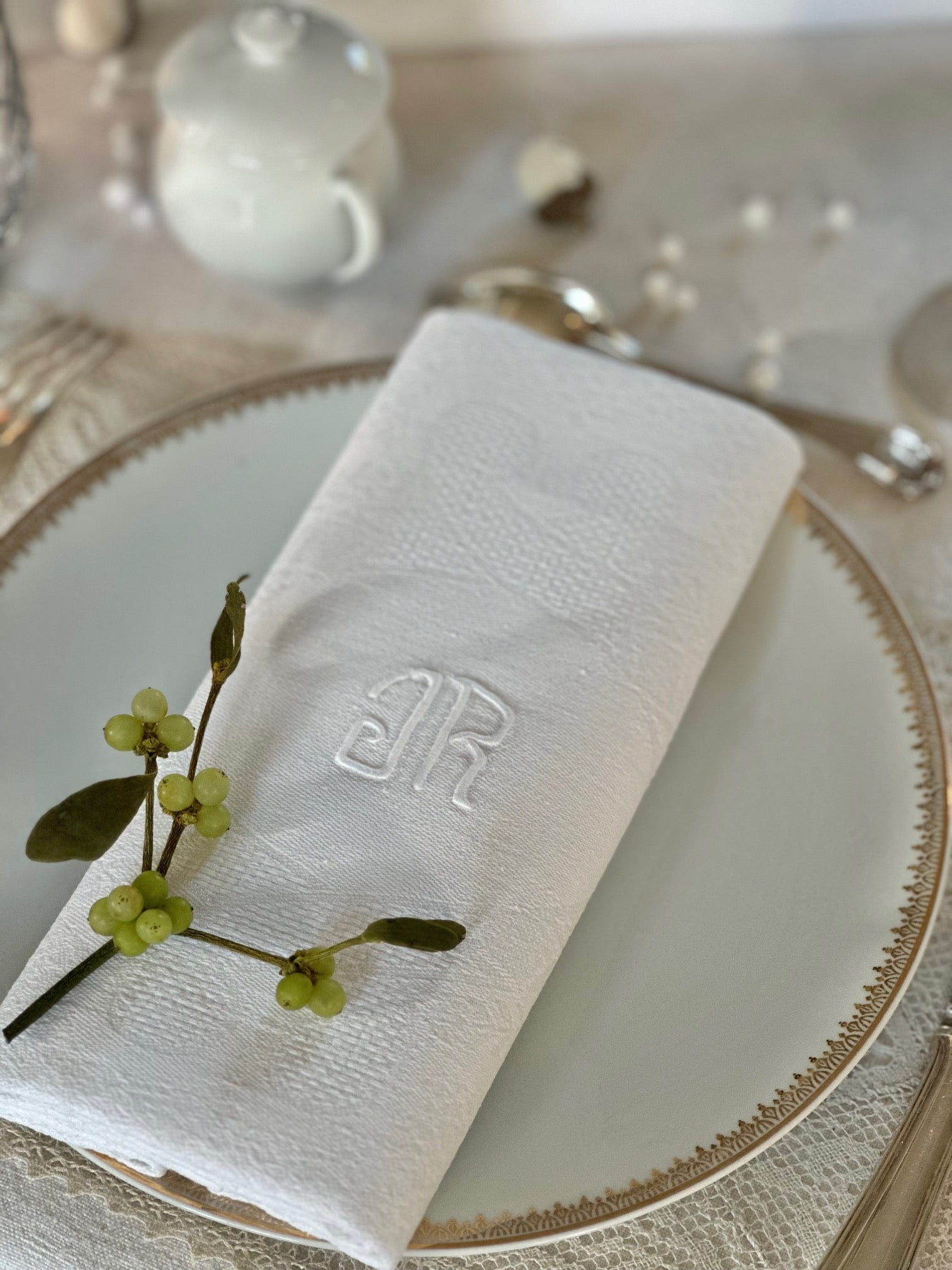 V. Set of 12 damask cotton napkins, hand-embroidered monogram