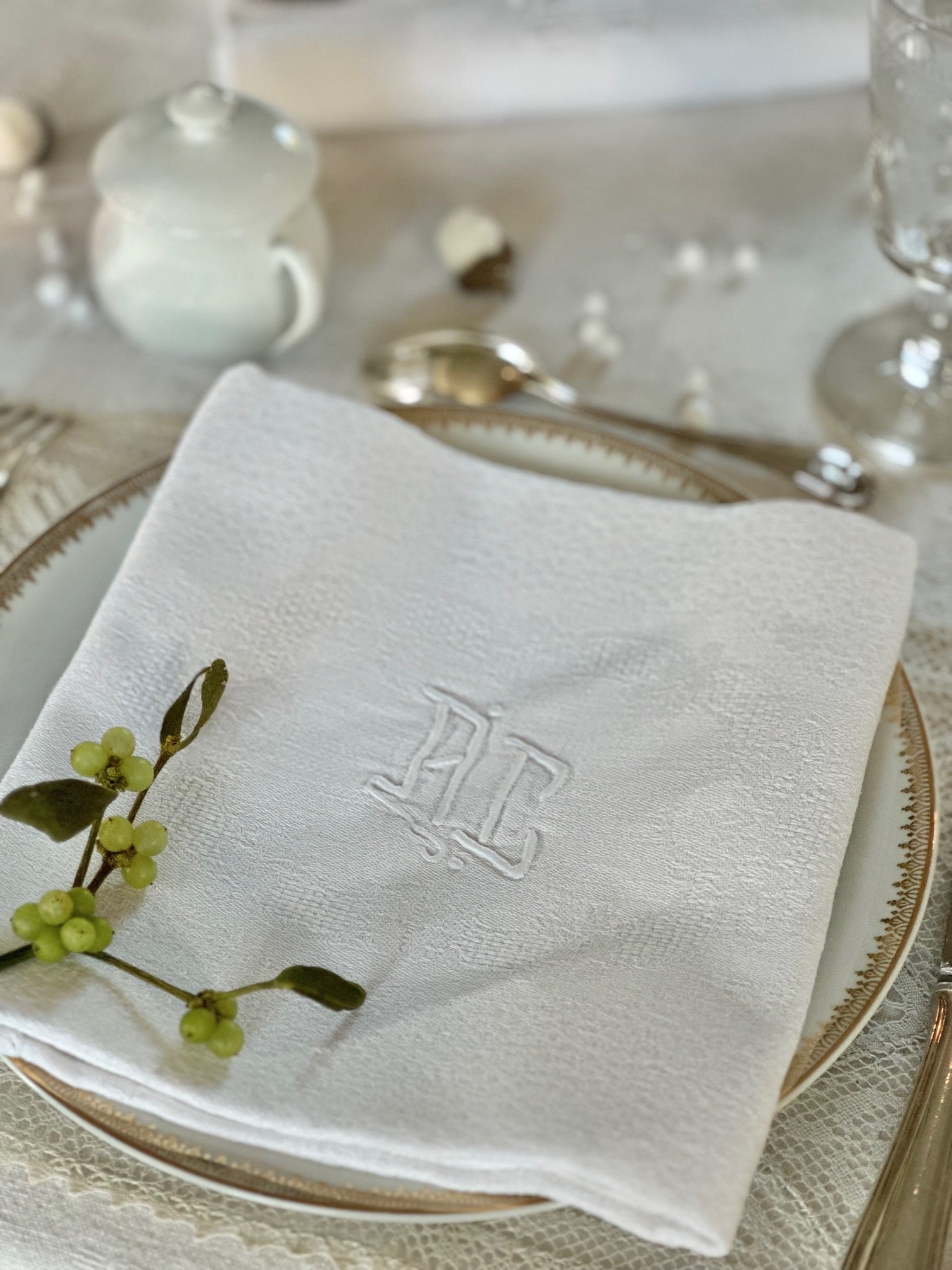 VI. Set of 7 damask cotton napkins, hand-embroidered monogram