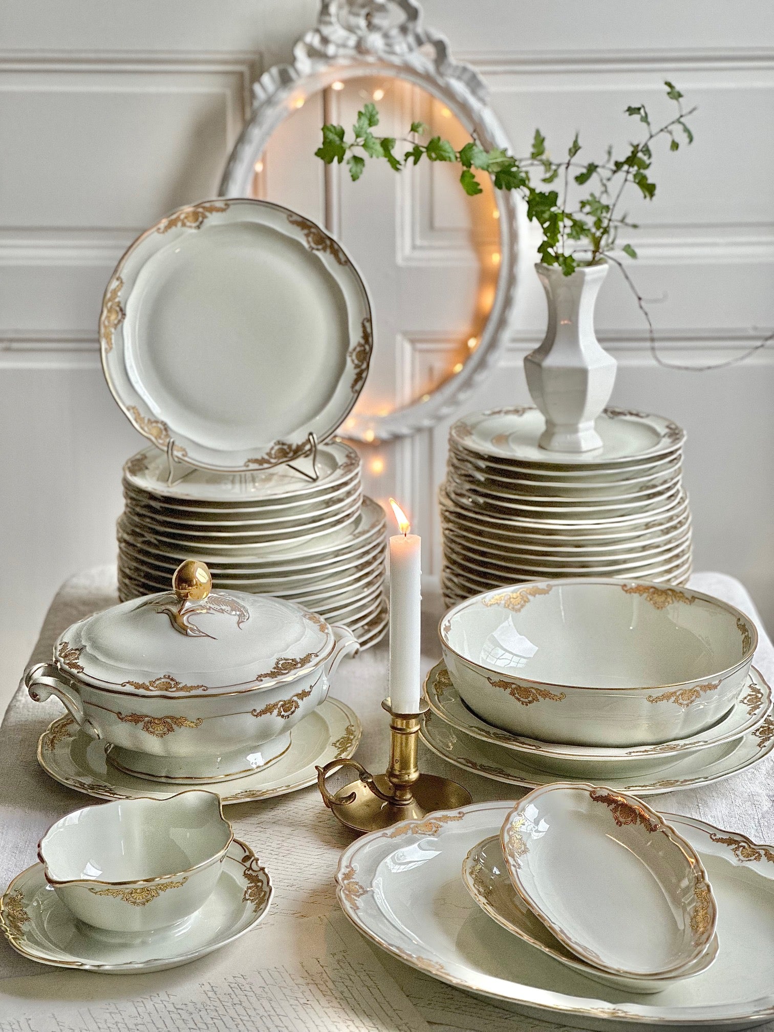 Reserved - Sale - Exceptional Bernardaud Coquille model dinner service for 12 people