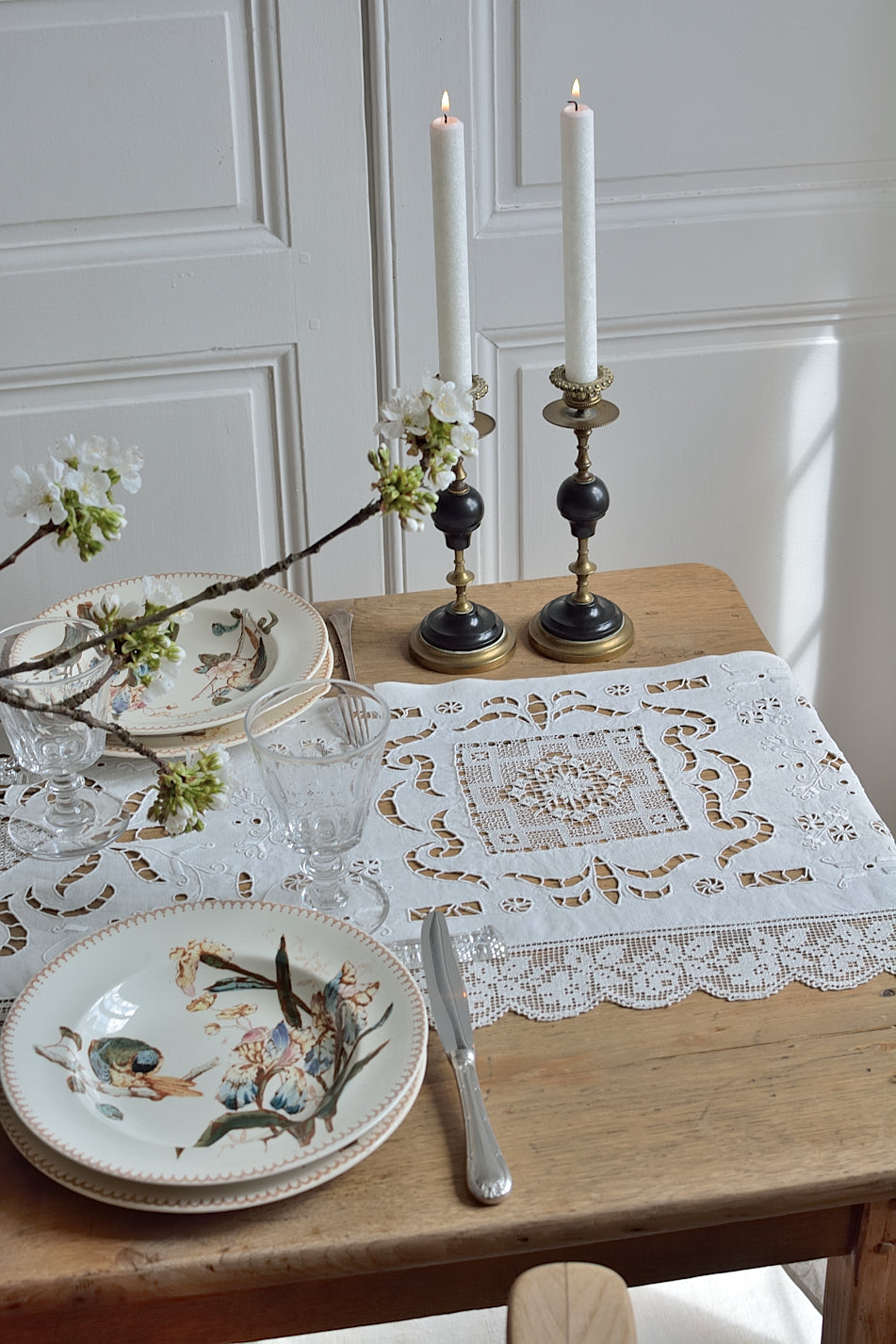Exceptional antique embroidered piece measuring 2.20m (table runner for example)
