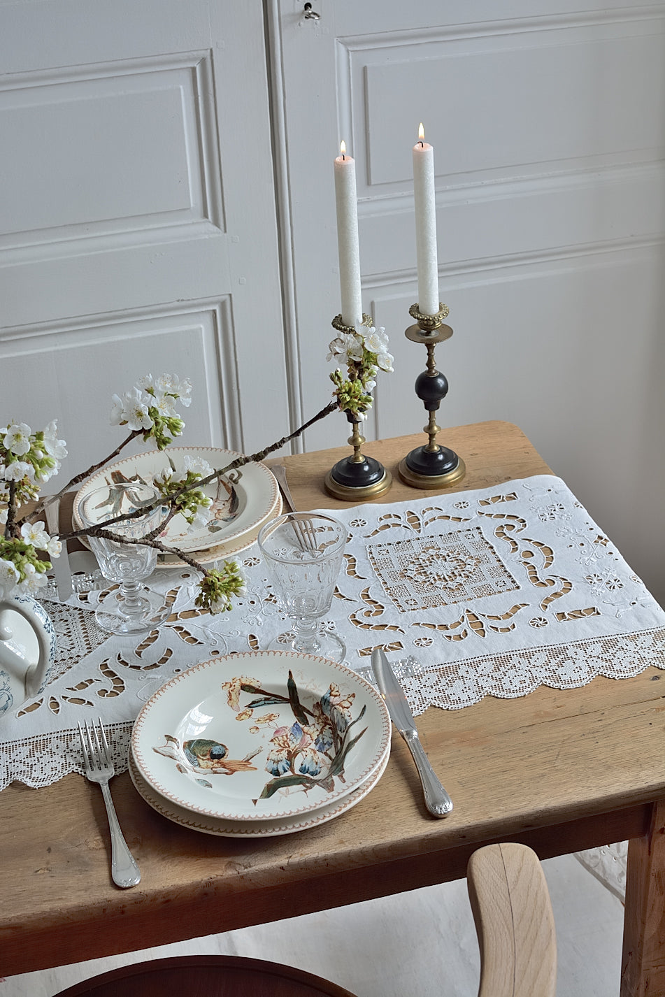 Exceptional antique embroidered piece measuring 2.20m (table runner for example)