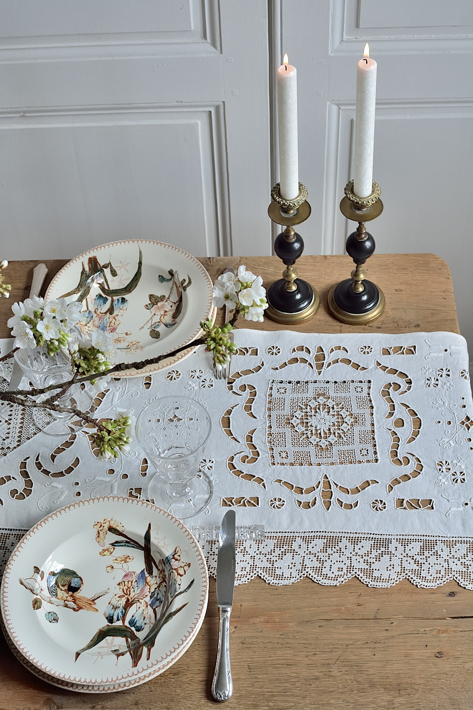 Exceptional antique embroidered piece measuring 2.20m (table runner for example)