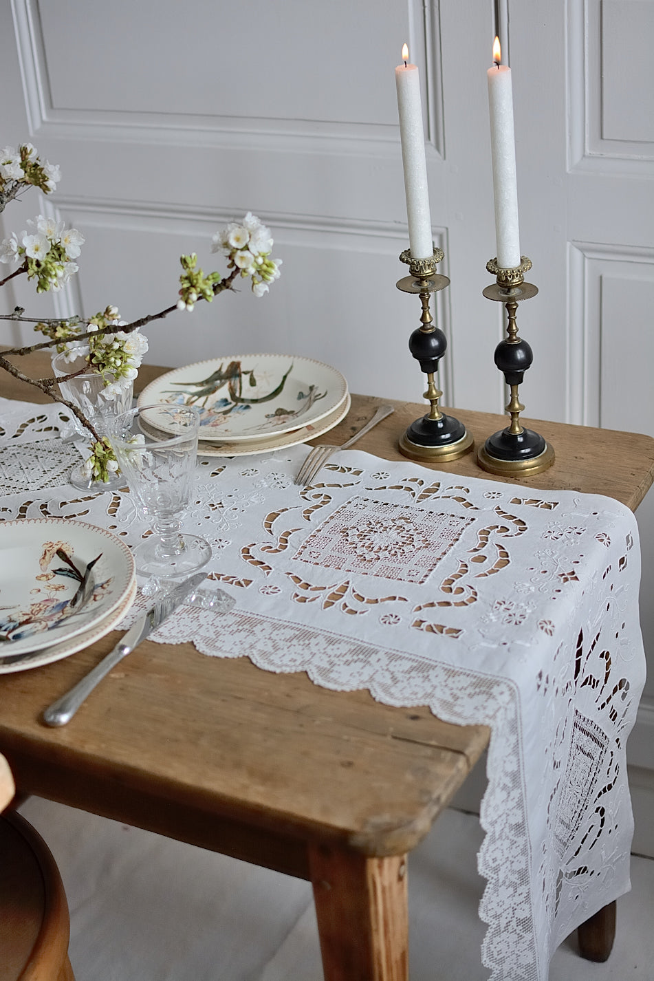 Exceptional antique embroidered piece measuring 2.20m (table runner for example)