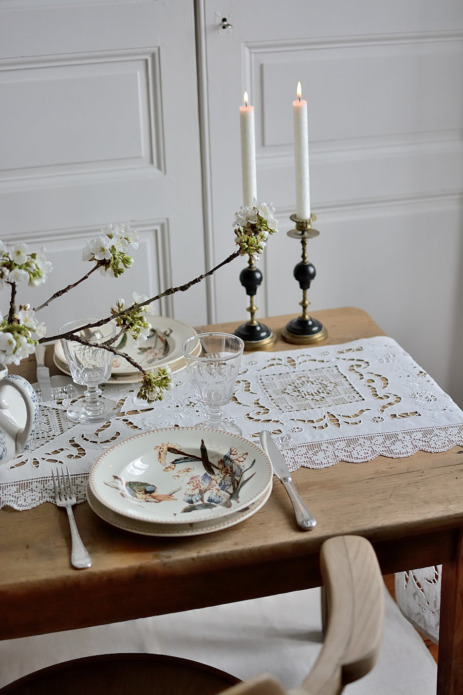 Exceptional antique embroidered piece measuring 2.20m (table runner for example)