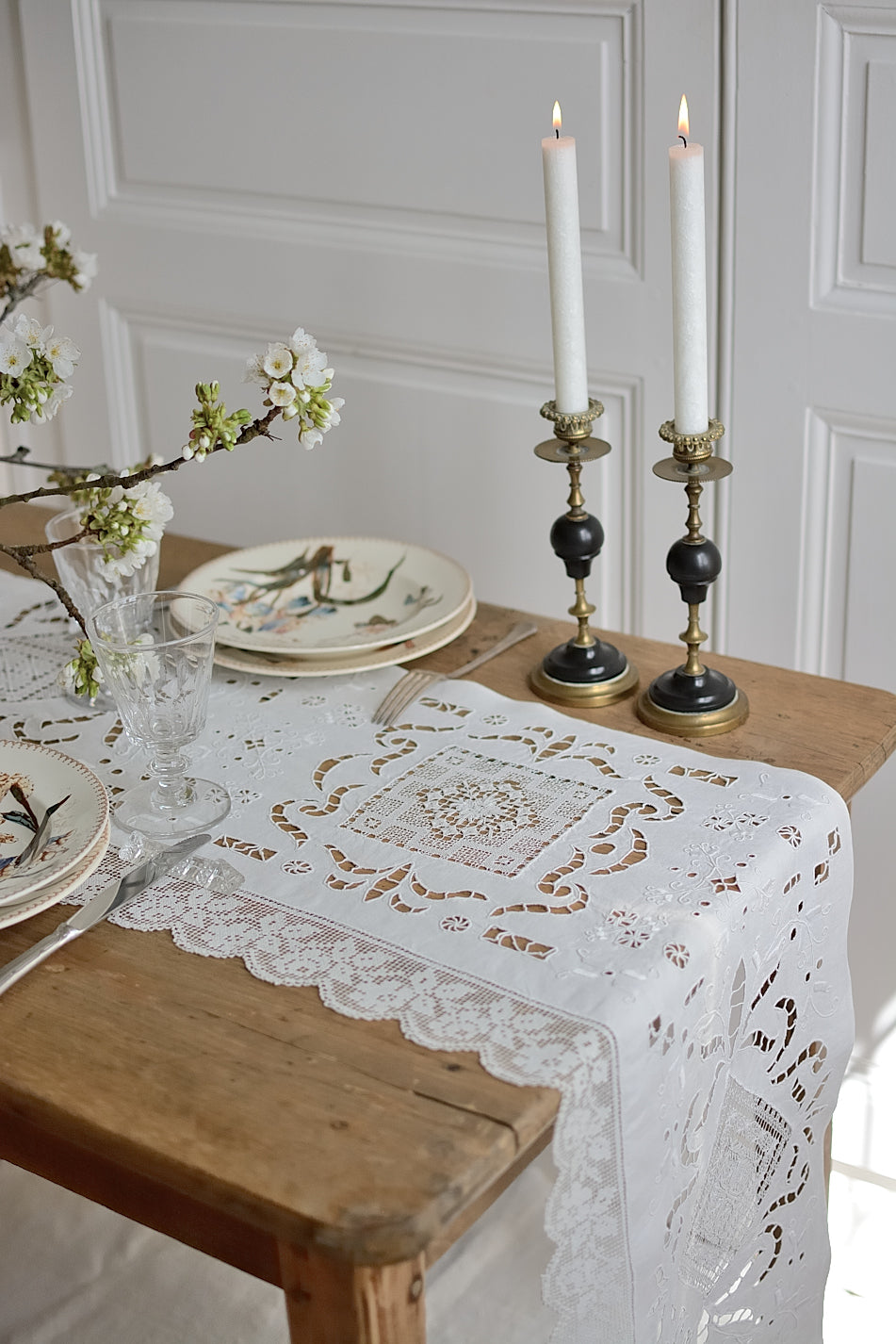 Exceptional antique embroidered piece measuring 2.20m (table runner for example)