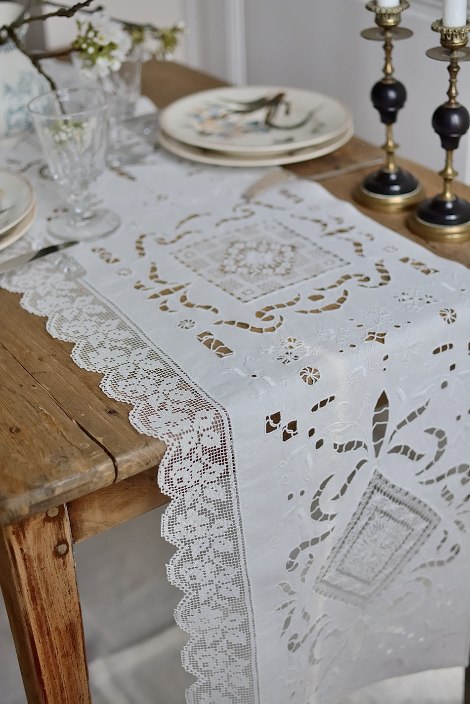 Exceptional antique embroidered piece measuring 2.20m (table runner for example)