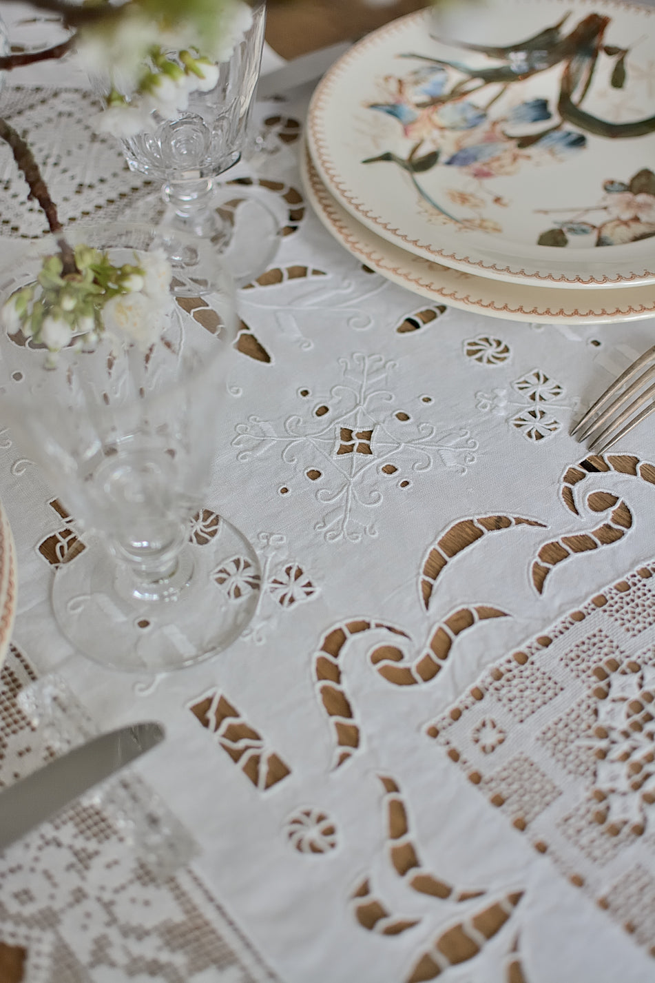 Exceptional antique embroidered piece measuring 2.20m (table runner for example)