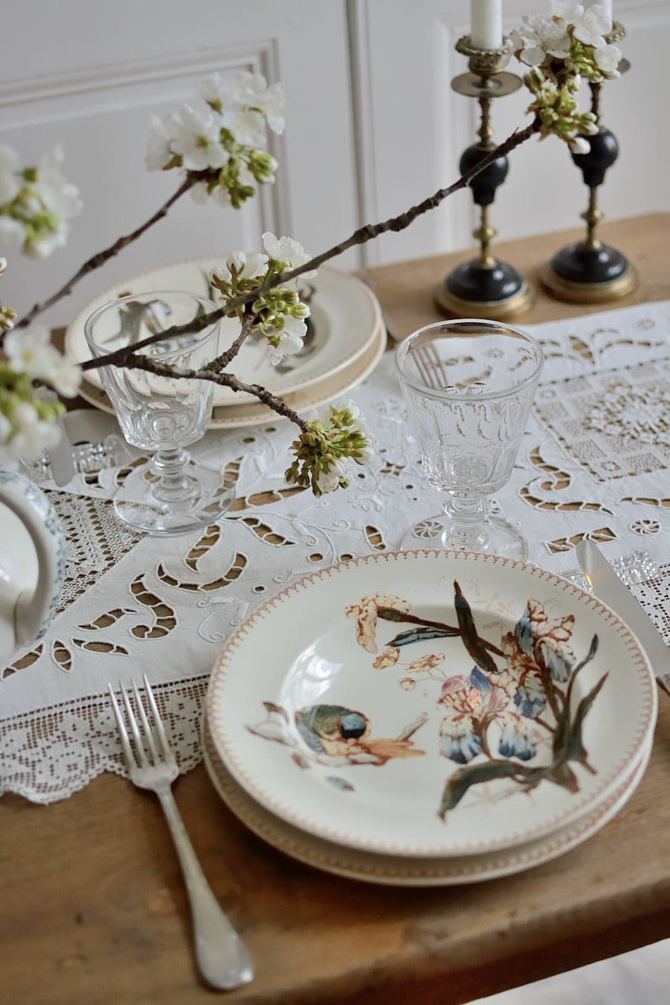 Exceptional antique embroidered piece measuring 2.20m (table runner for example)