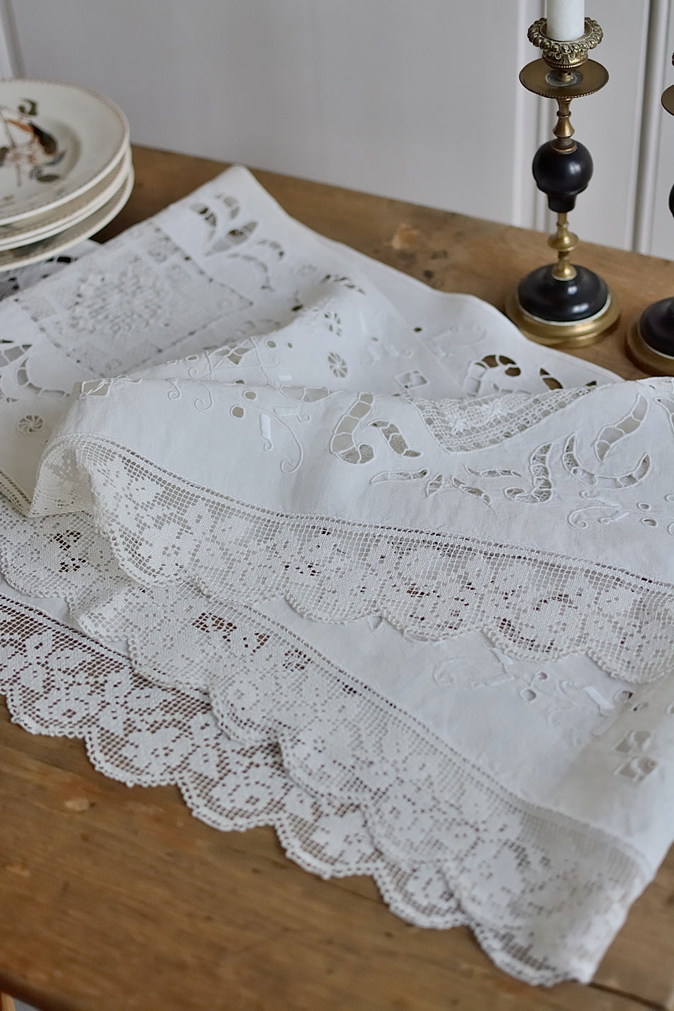 Exceptional antique embroidered piece measuring 2.20m (table runner for example)