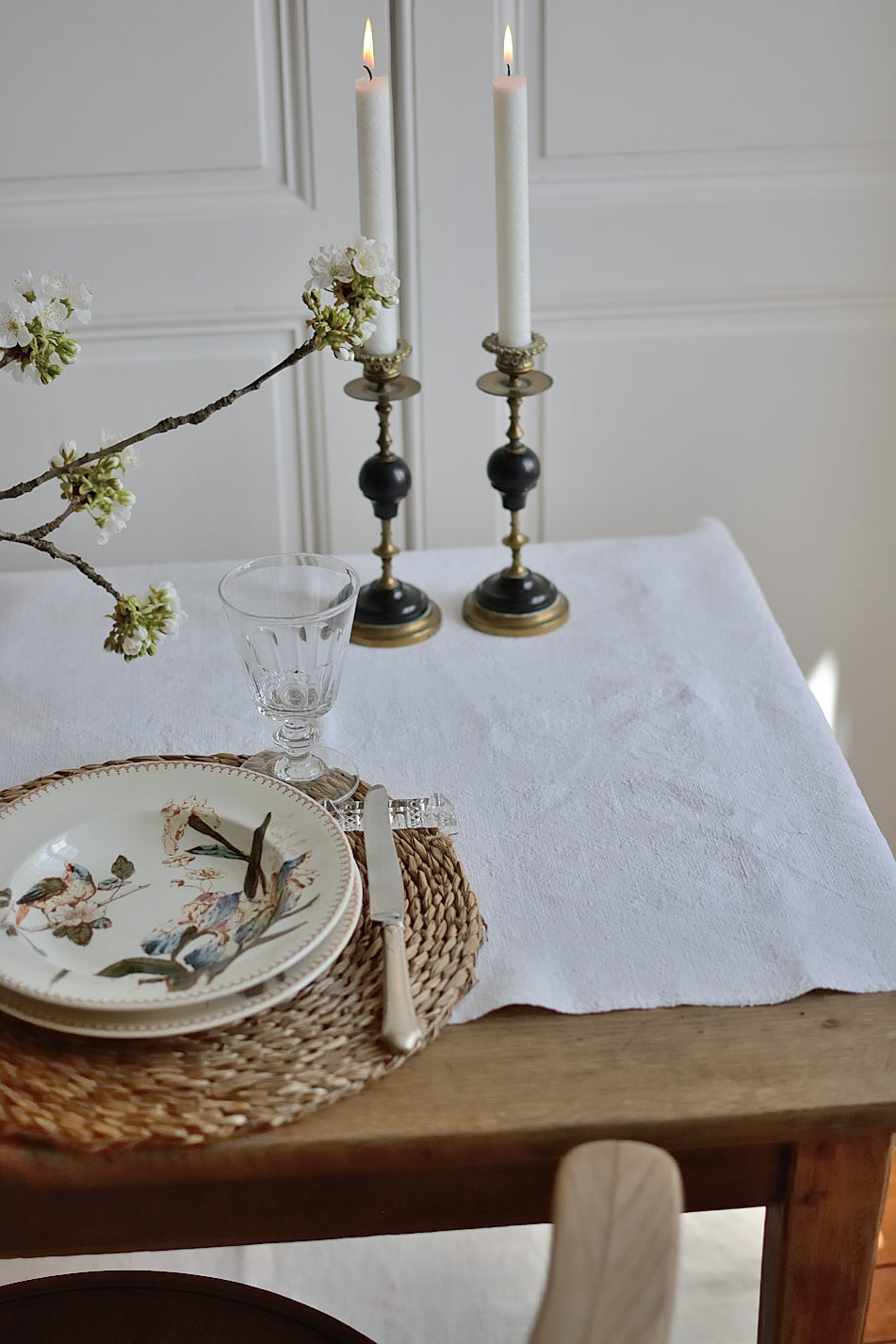 Long table runner (2 meters), in antique 19th-century hemp, embroidered with the initial M
