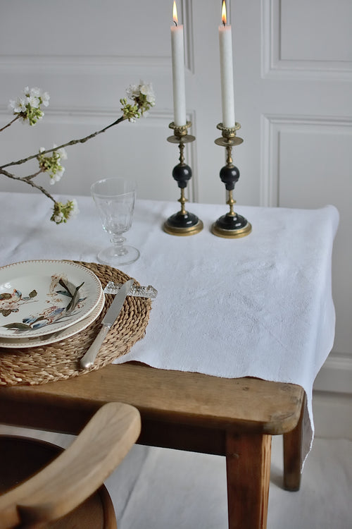 Long table runner (2 meters), in antique 19th-century hemp, embroidered with the initial E