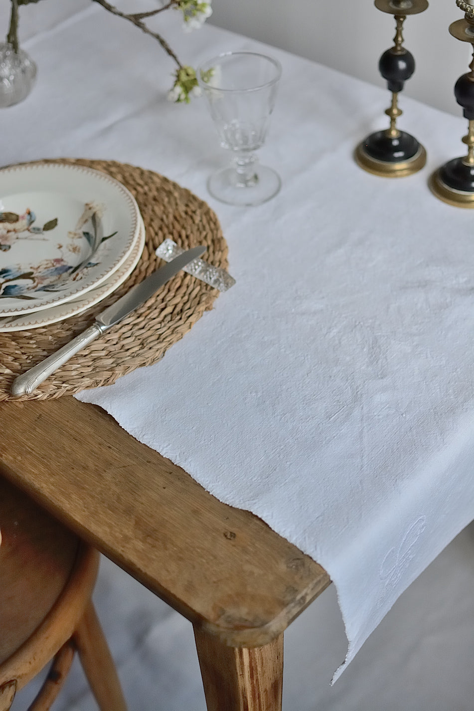 Long table runner (2 meters), in antique 19th-century hemp, embroidered with the initial M