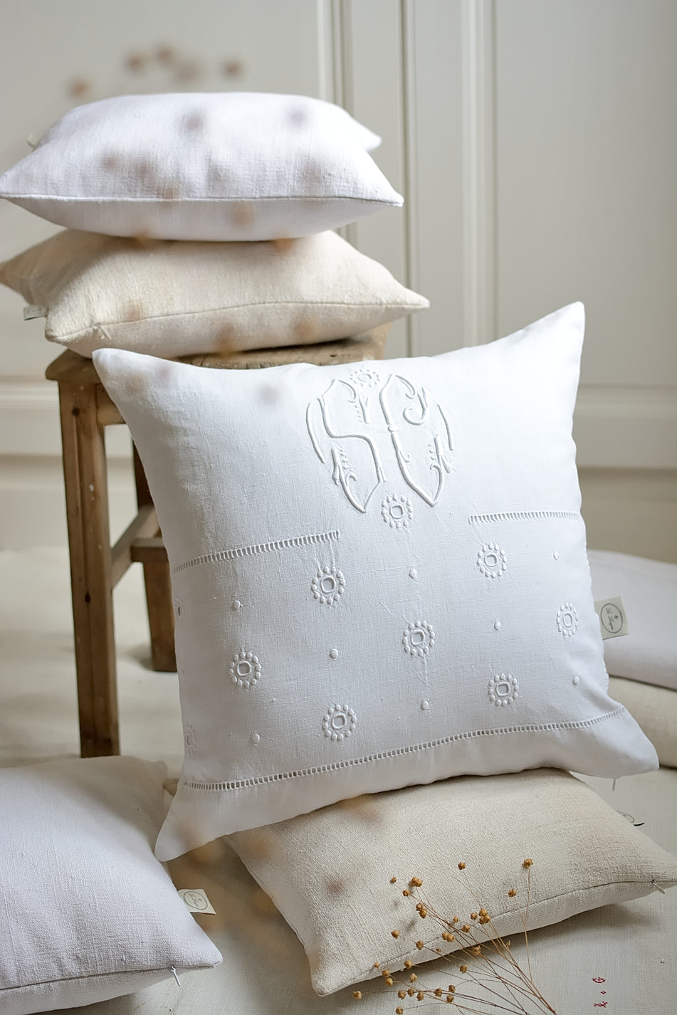 Housse de coussin en lin ancien monogramme SC