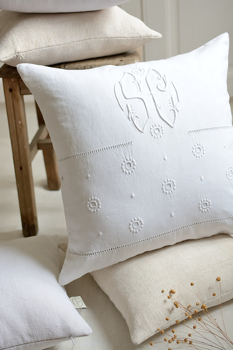 Housse de coussin en lin ancien monogramme SC