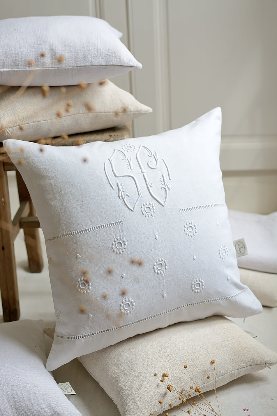 Housse de coussin en lin ancien monogramme SC