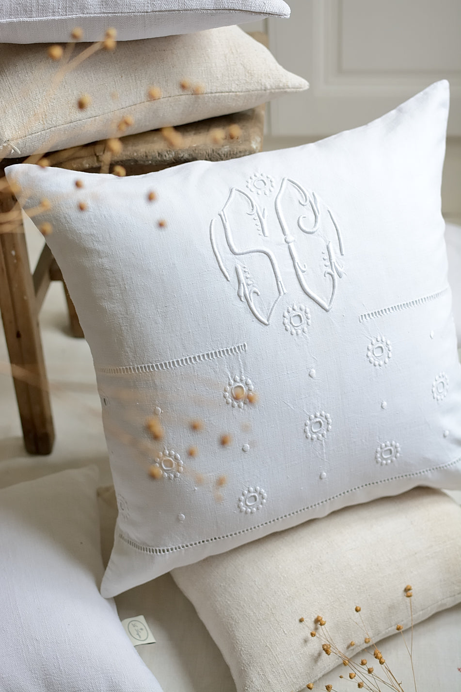Housse de coussin en lin ancien monogramme SC