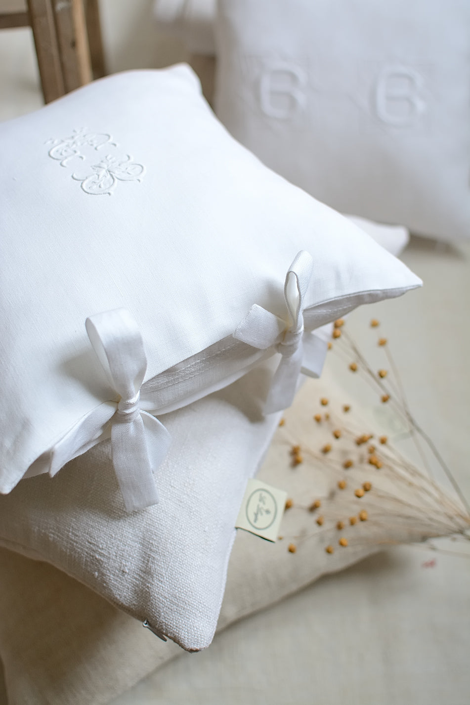 Housse de coussin en lin ancien, broderie GB