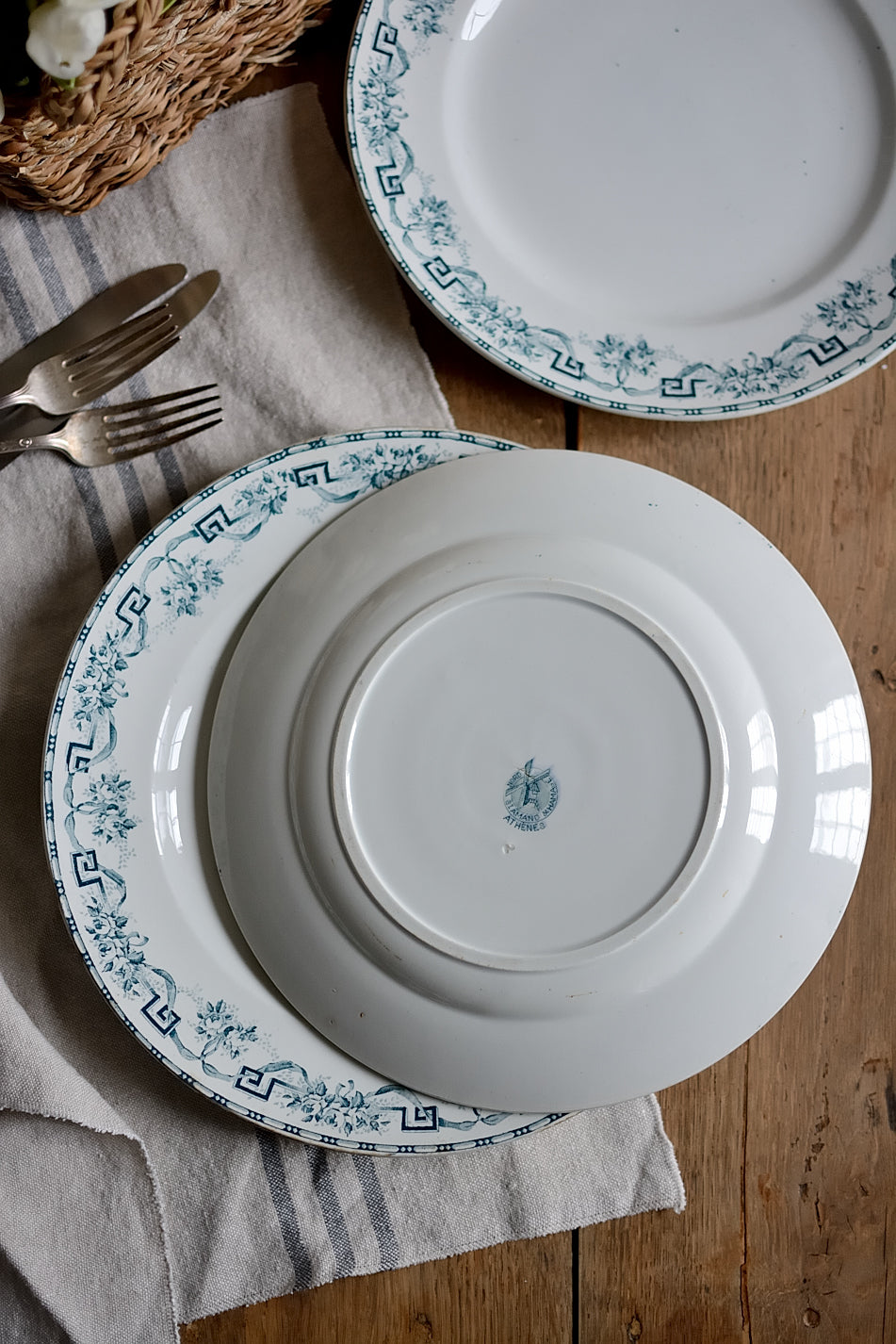 Round dish St Amand and Hamage North, Athens model