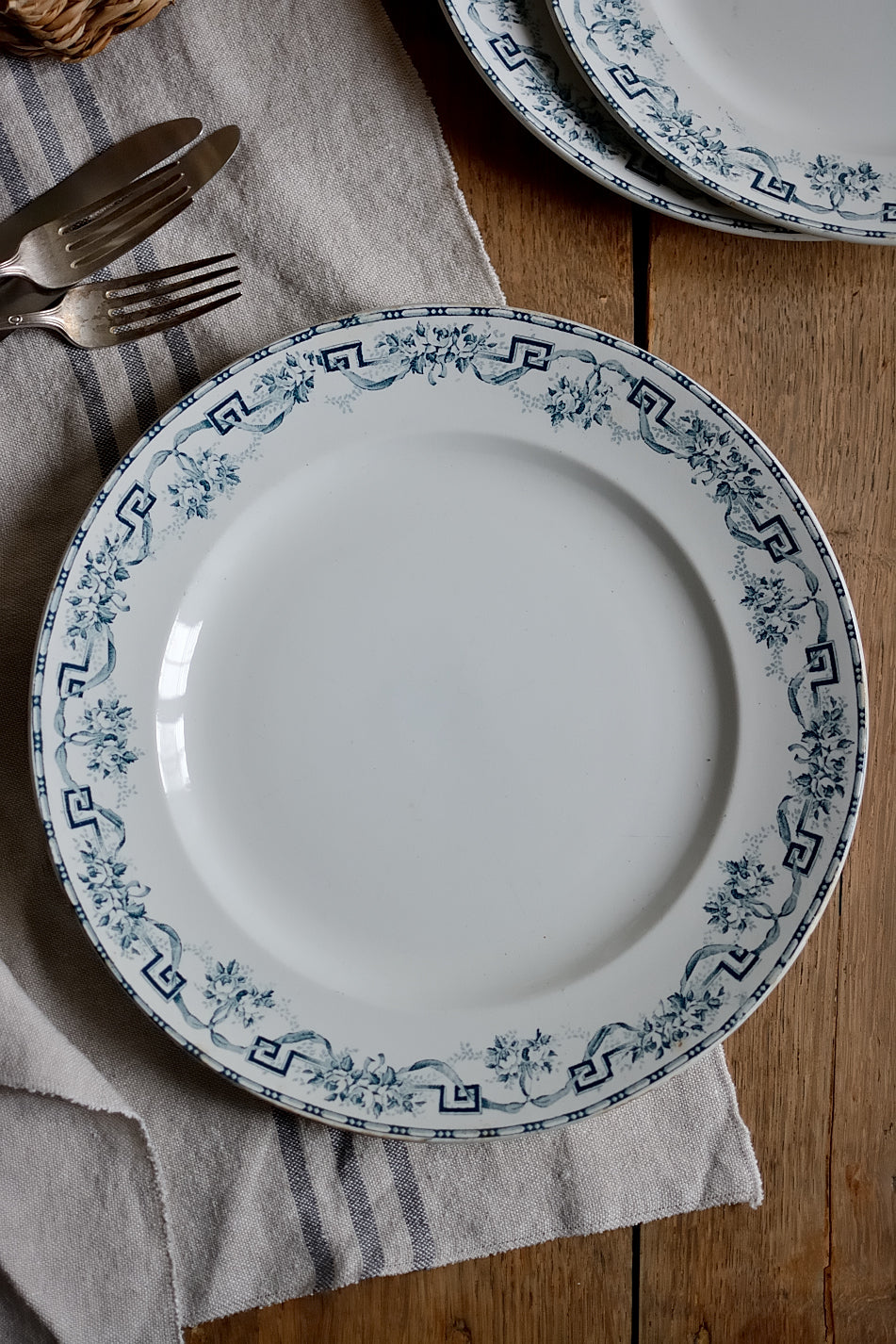Round dish St Amand and Hamage North, Athens model