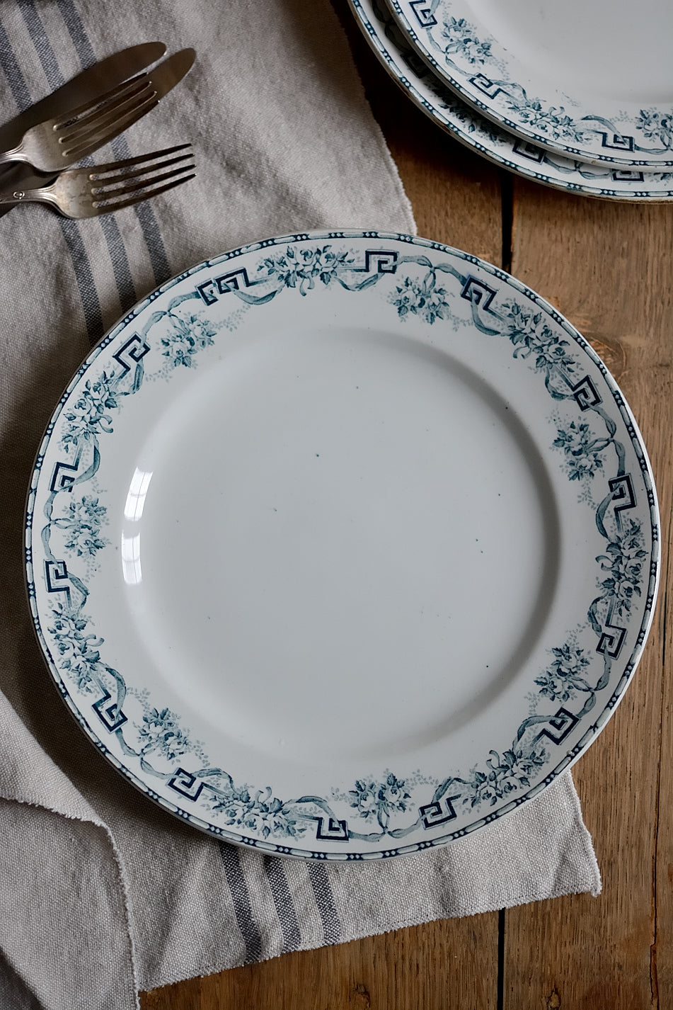Round dish St Amand and Hamage North, Athens model