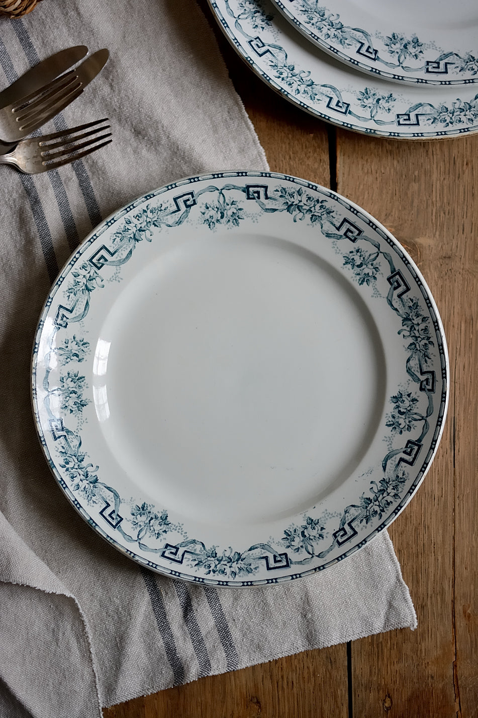 Round dish St Amand and Hamage North, Athens model