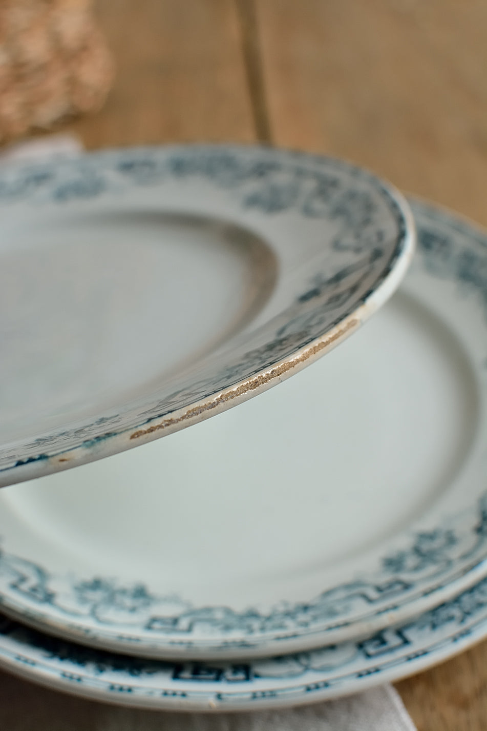 Round dish St Amand and Hamage North, Athens model