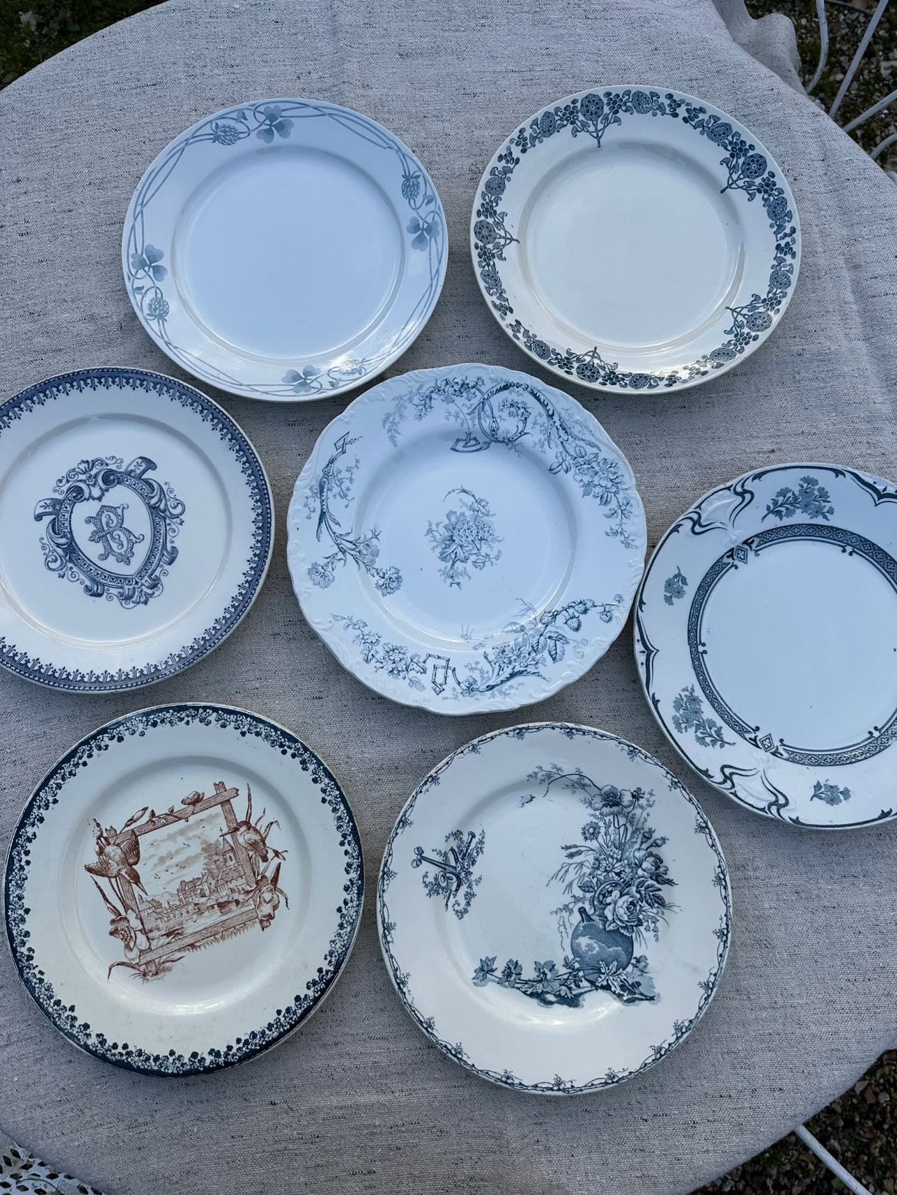 Reservé - Soupière rectangulaire BFK, soupière terre de fer Vermont, bas légumier BWM &amp; Co, saucier Choisy le roi et 6 assiettes plates dépareillées