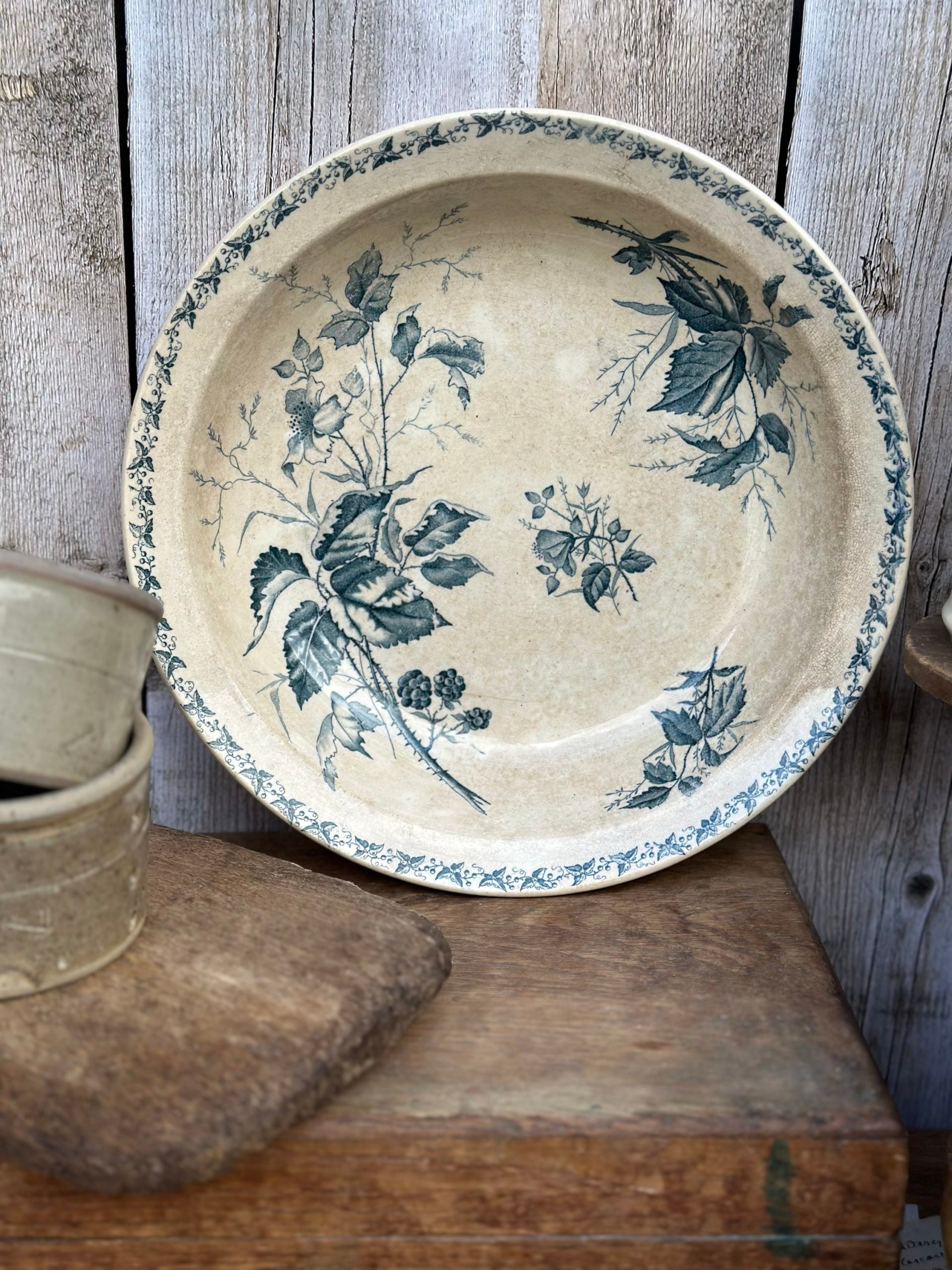 Plat creux patiné Badonviller modèle Mûre