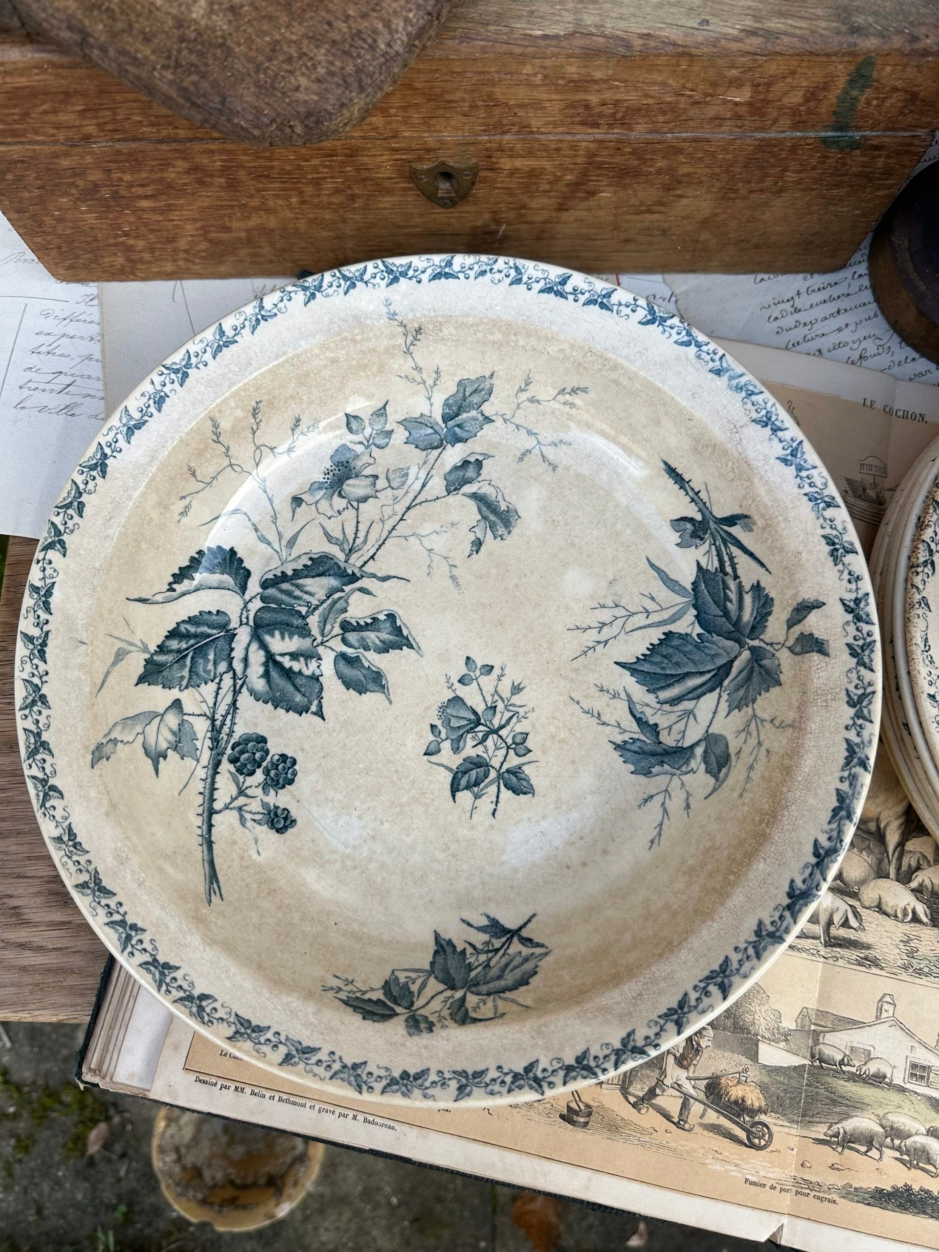 Plat creux patiné Badonviller modèle Mûre