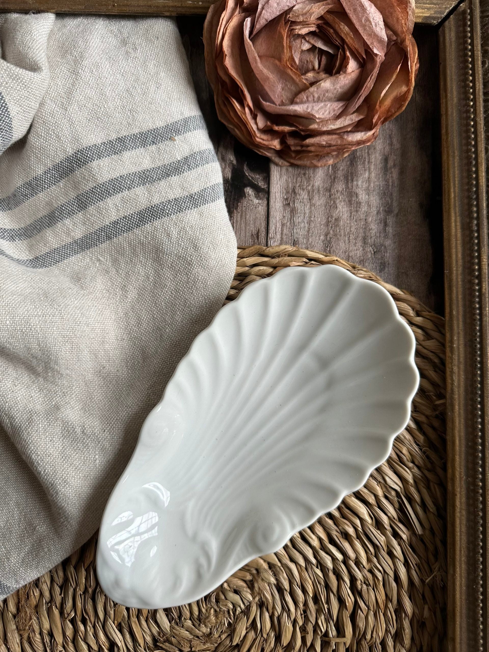 Small porcelain seashell dish Apilco