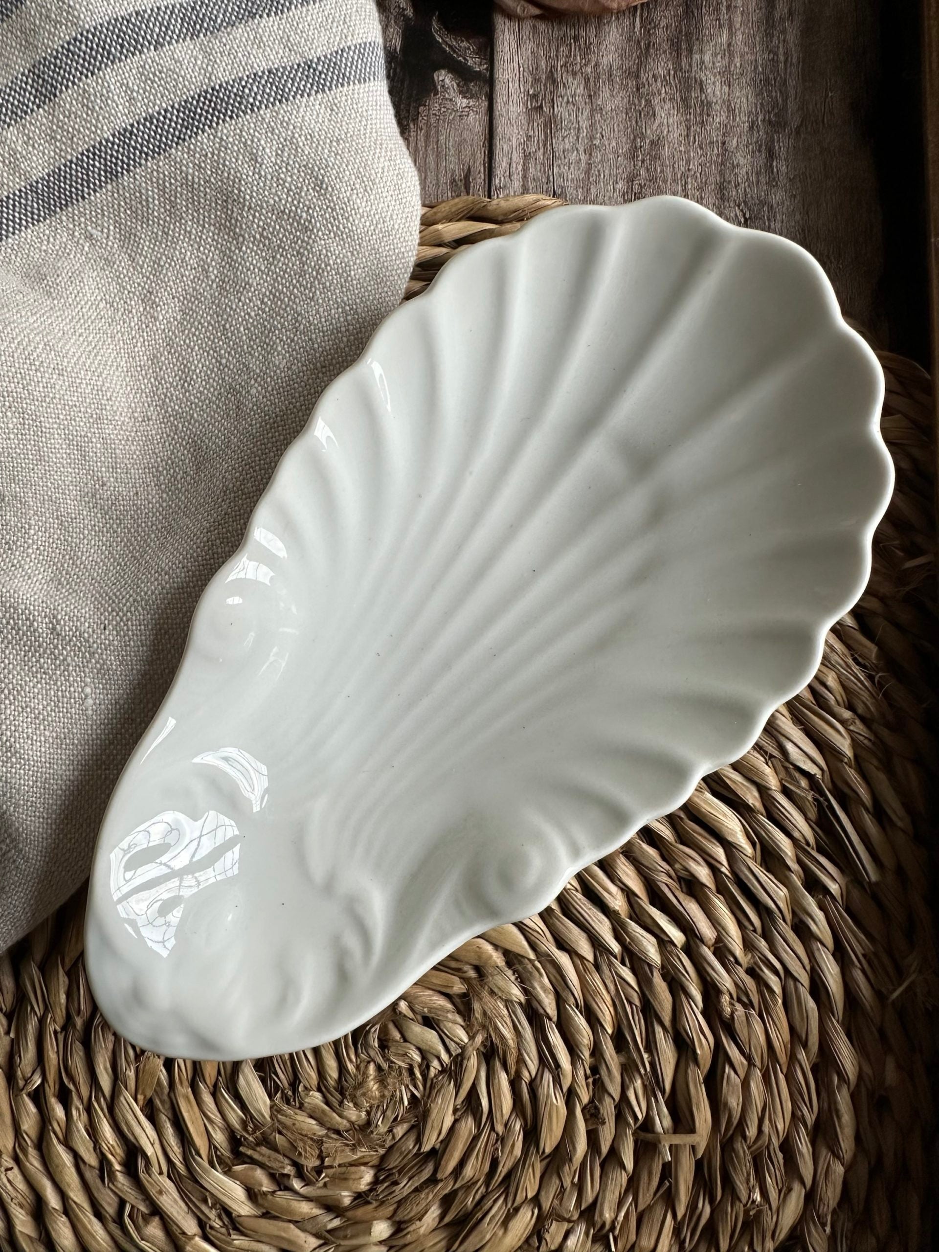 Small porcelain seashell dish Apilco