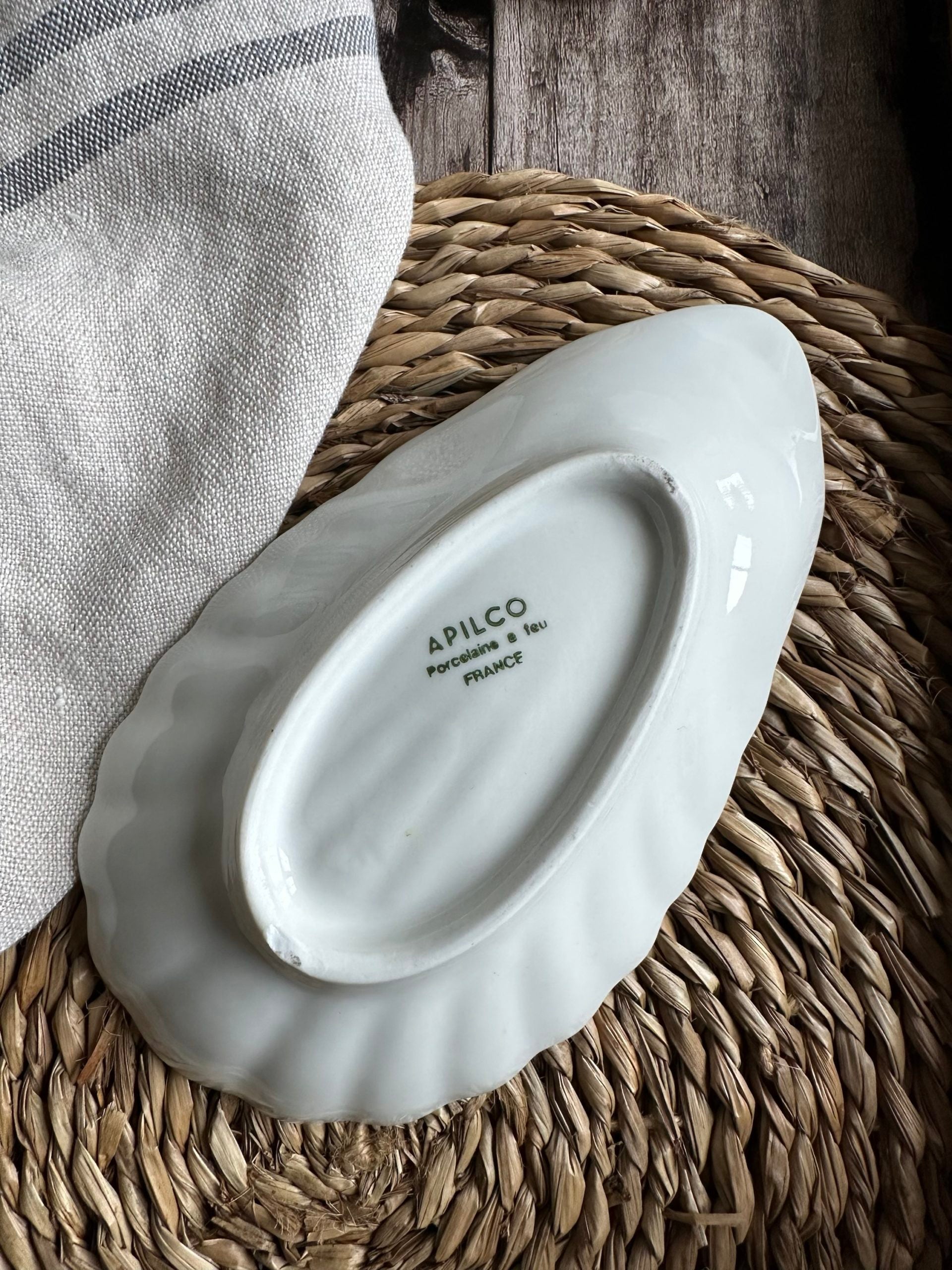Small porcelain seashell dish Apilco