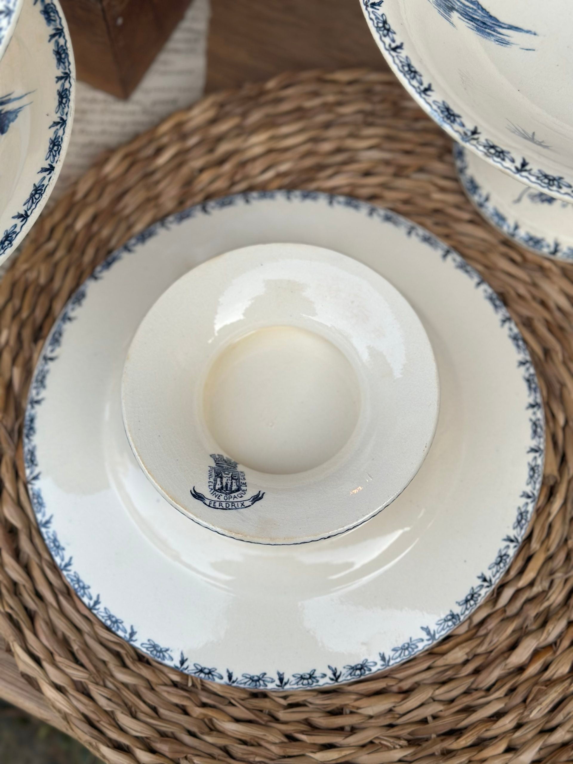 Plat piédouche Gien modèle Perdrix